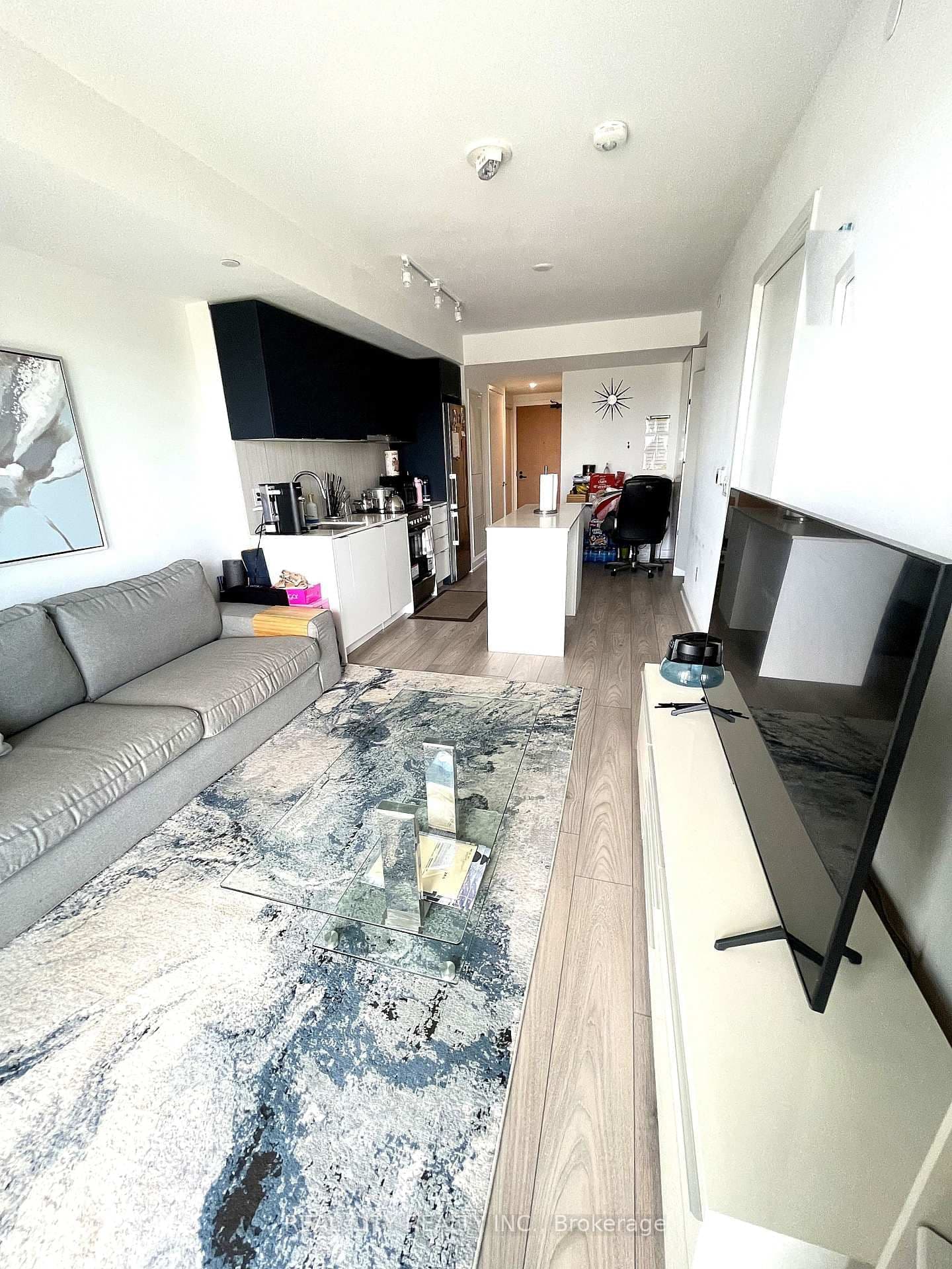 8 Tippett Road, Unit 808 thumbnail 2