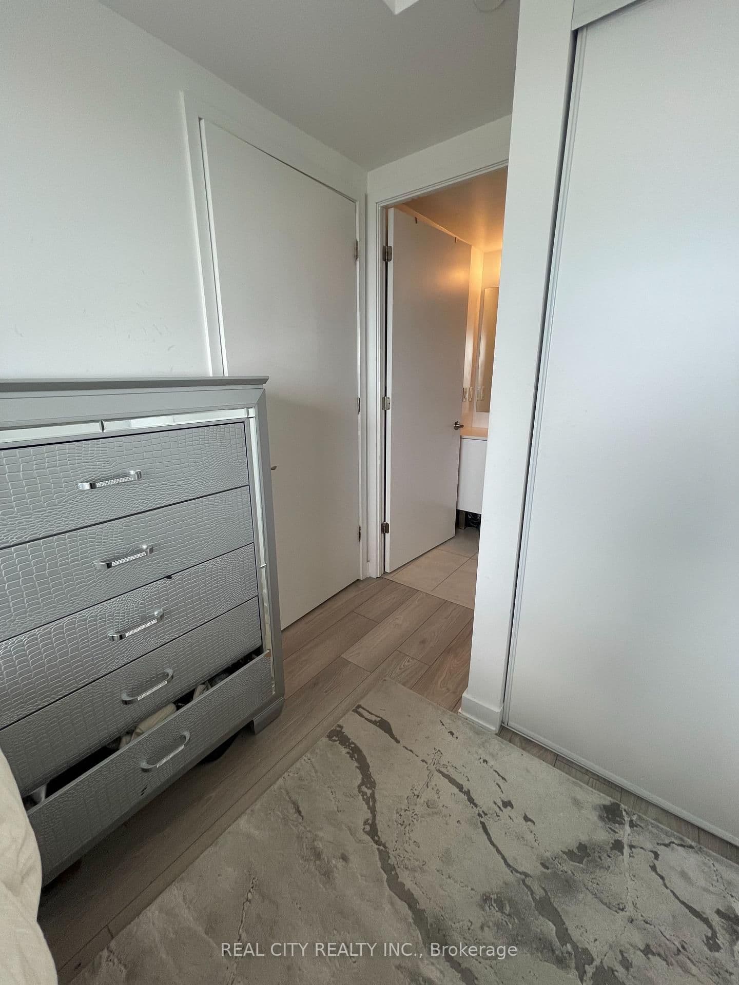 8 Tippett Road, Unit 808 thumbnail 6