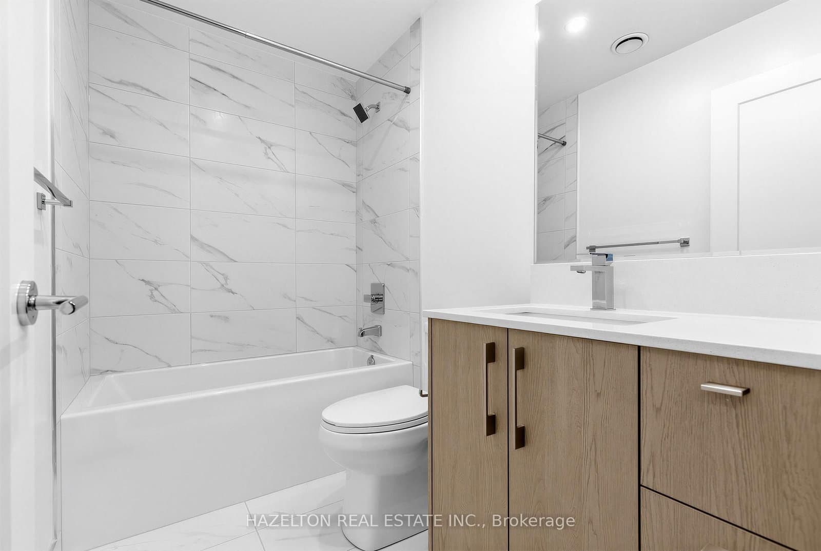 8 Manor Road W, Unit 711 thumbnail 12