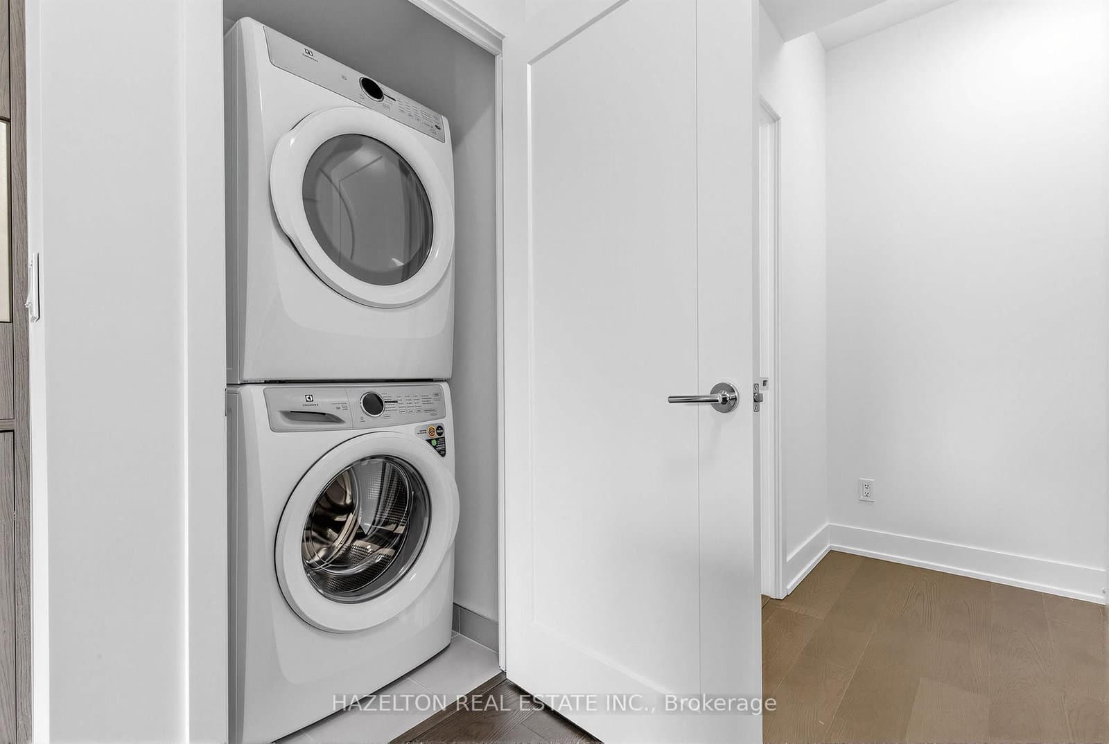 8 Manor Road W, Unit 711 thumbnail 16