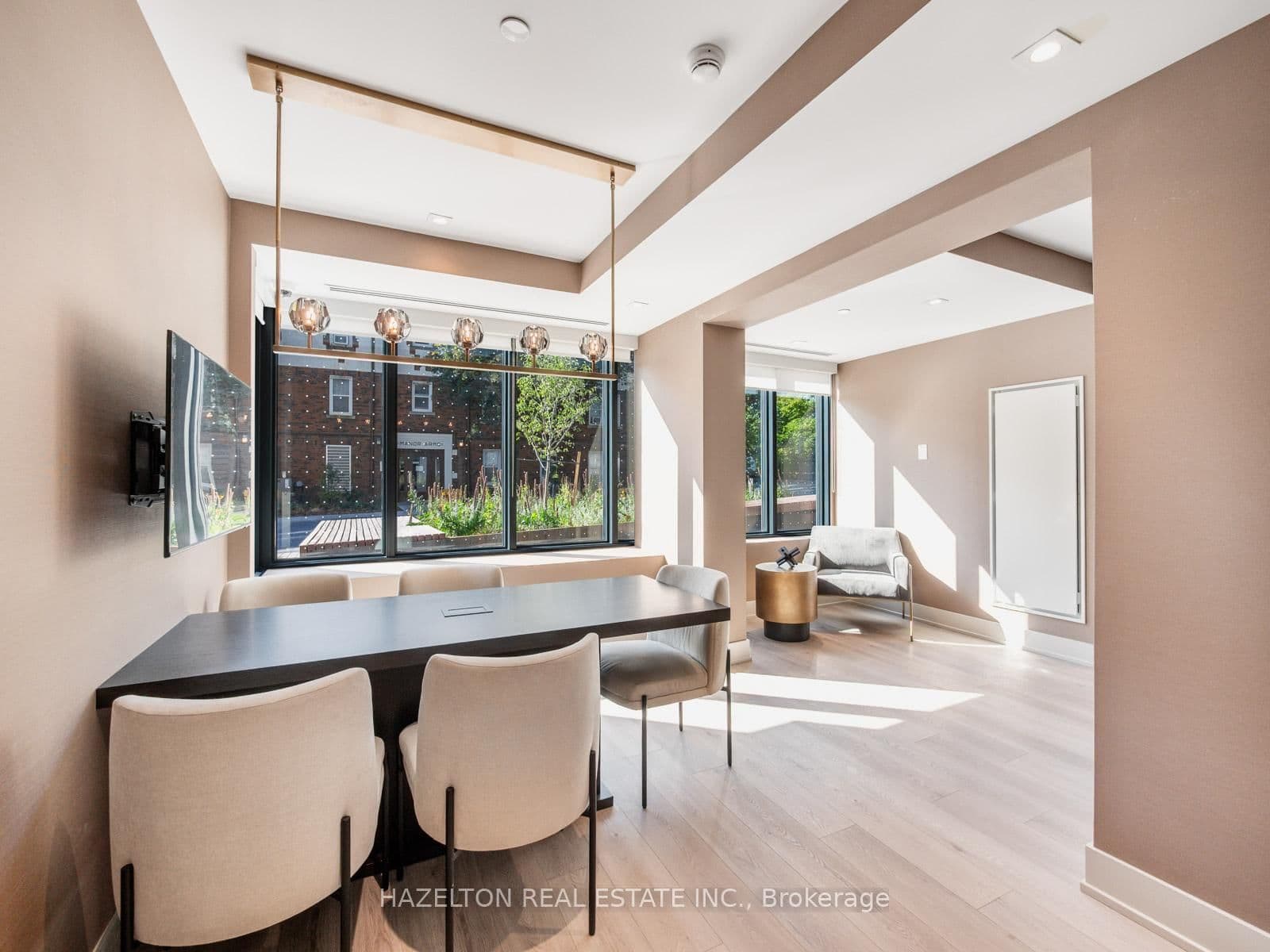 8 Manor Road W, Unit 711 thumbnail 19