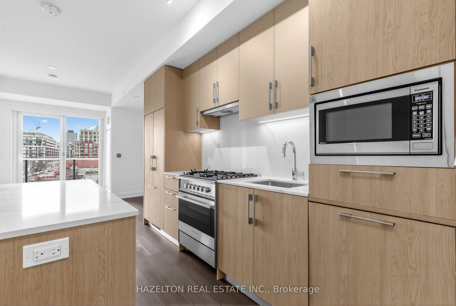 8 Manor Road W, Unit 711 thumbnail 2