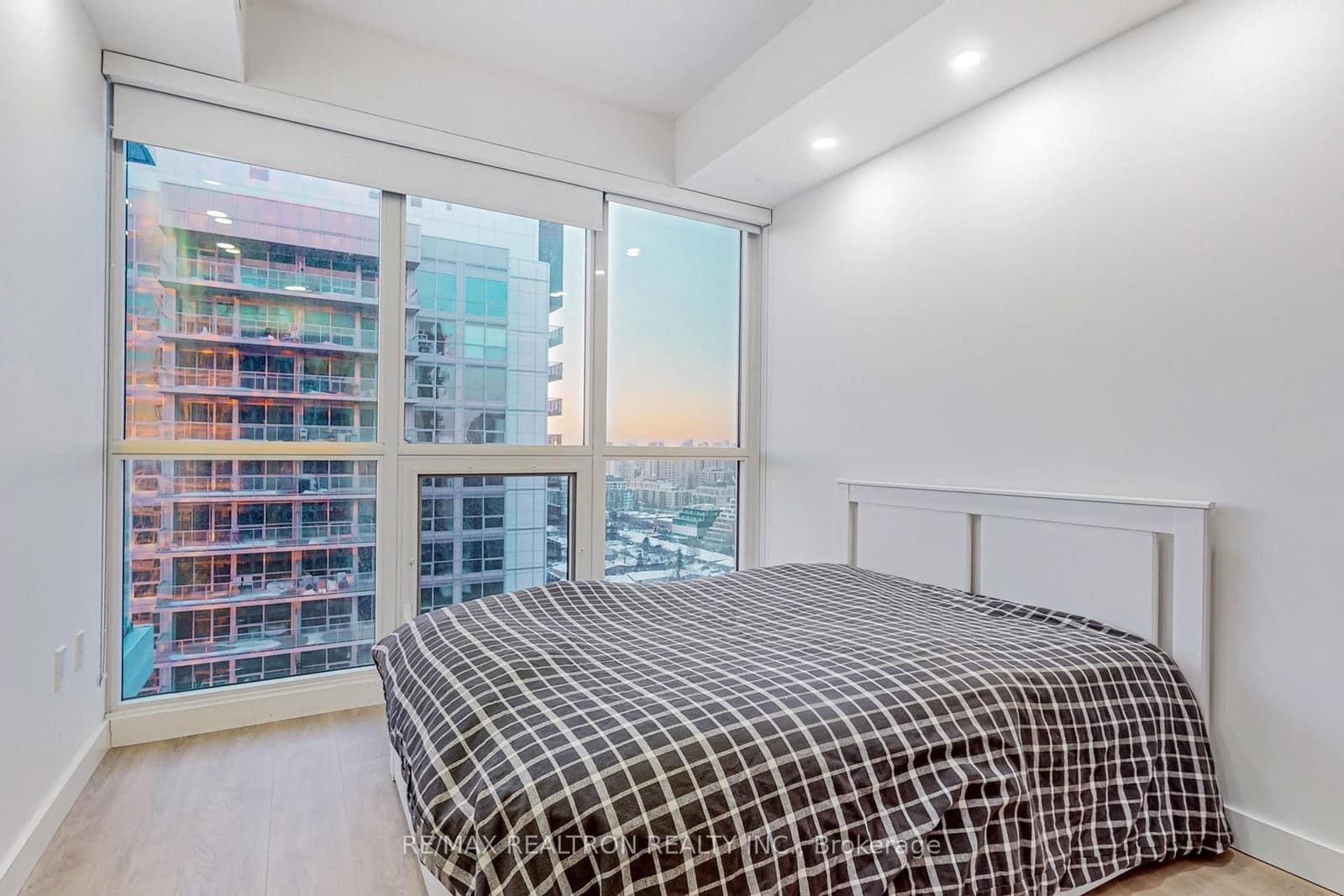 85 Mcmahon Drive, Unit 3106 thumbnail 18