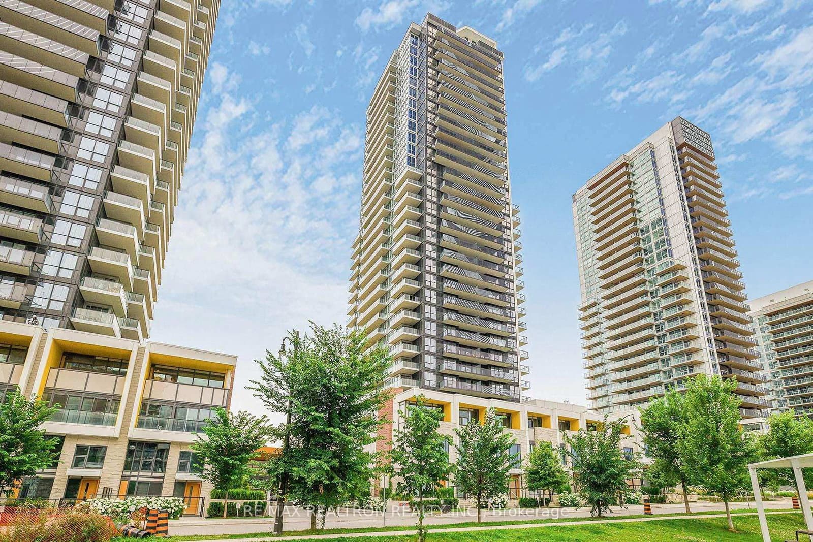 85 Mcmahon Drive, Unit 3106 thumbnail 2