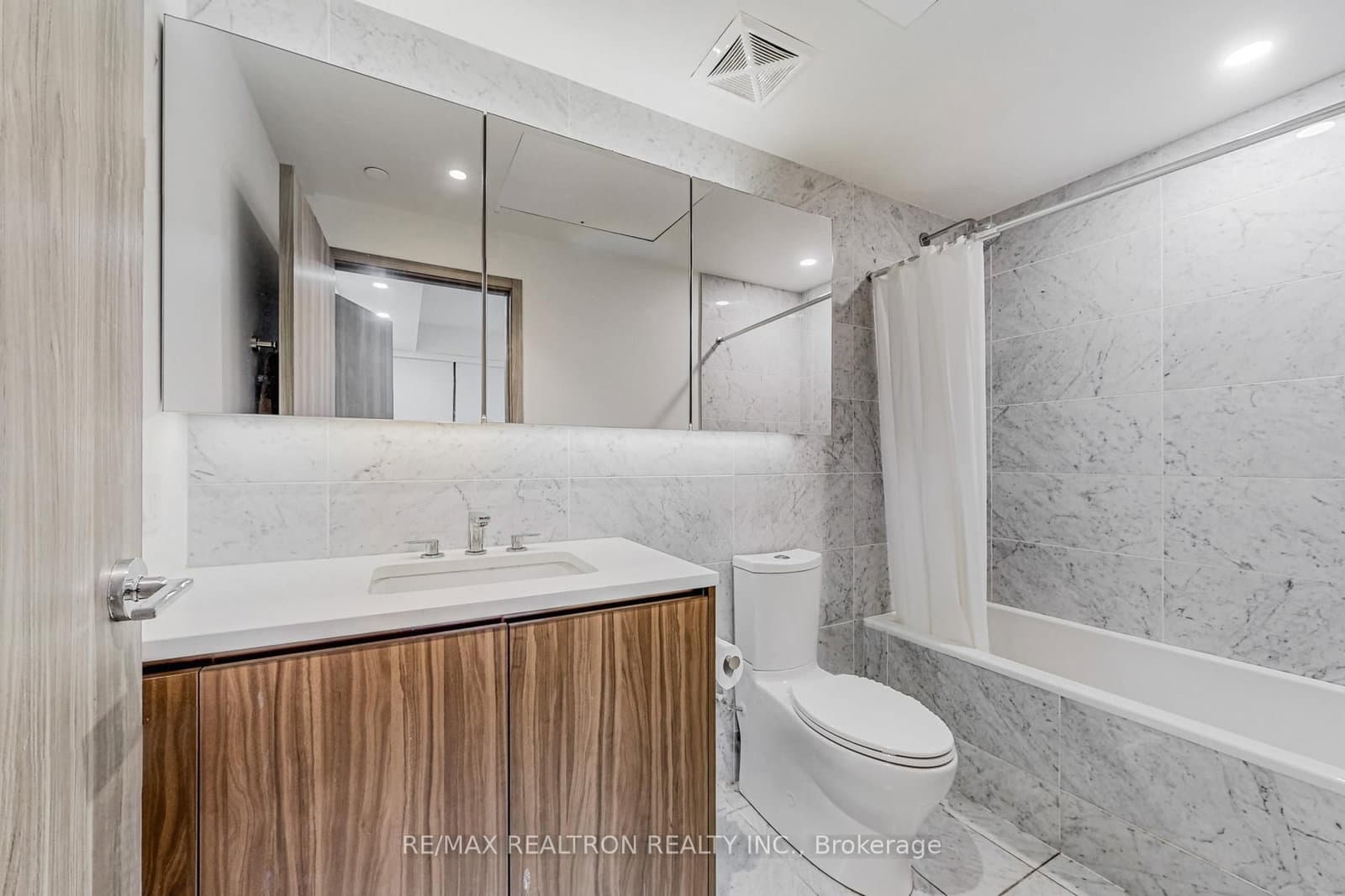 85 Mcmahon Drive, Unit 3106 thumbnail 24