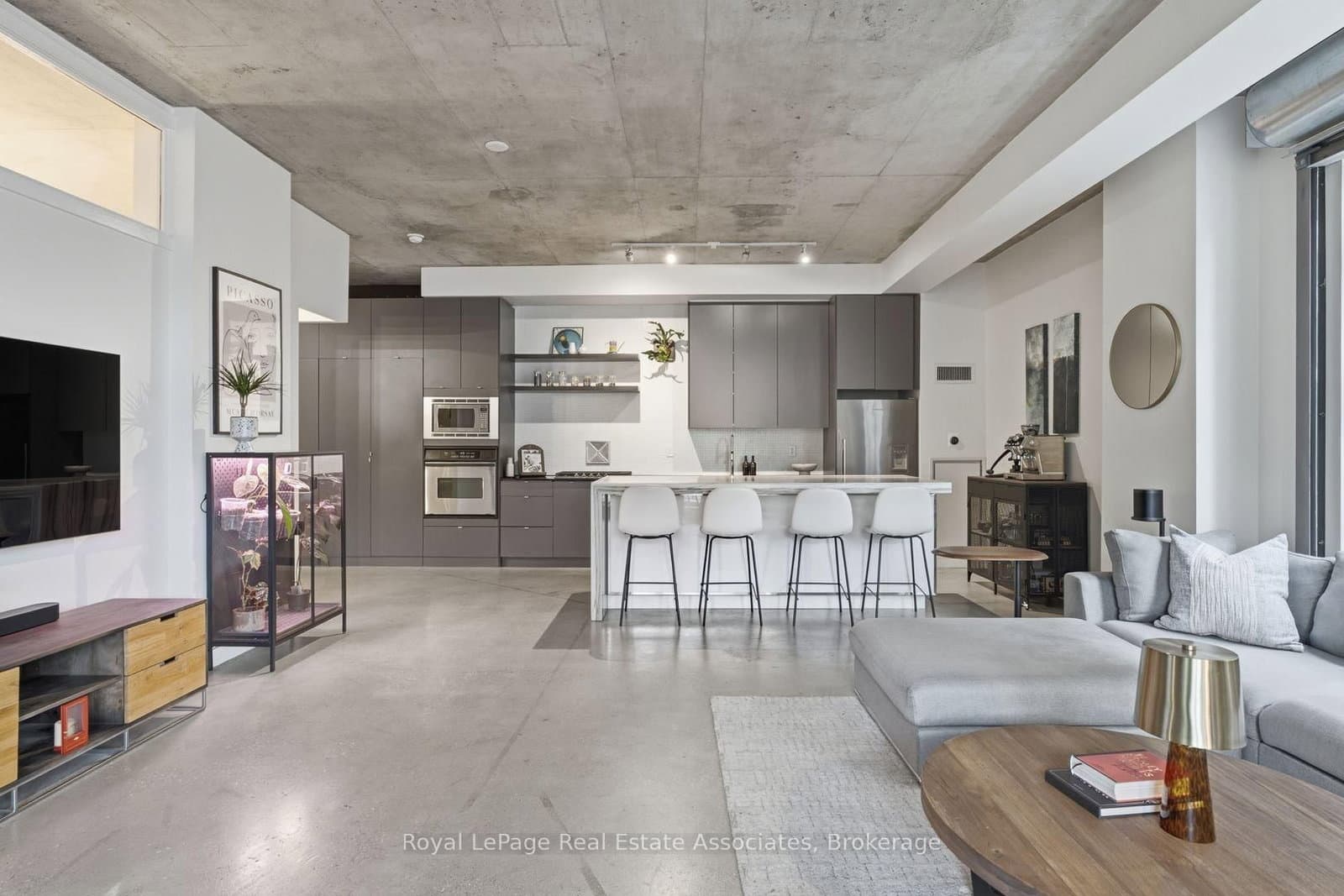19 Brant Street, Unit 204 thumbnail 10