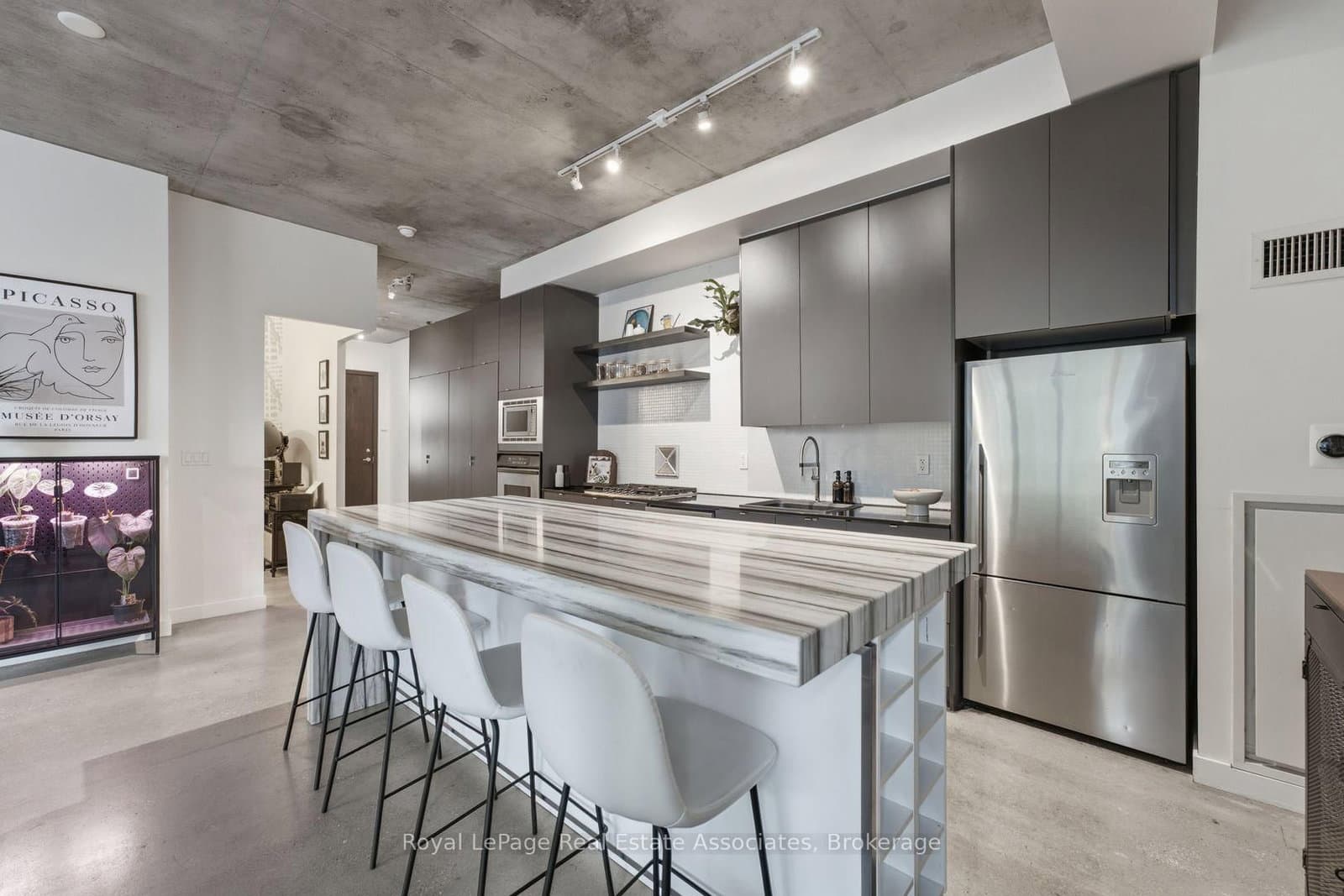 19 Brant Street, Unit 204 thumbnail 11