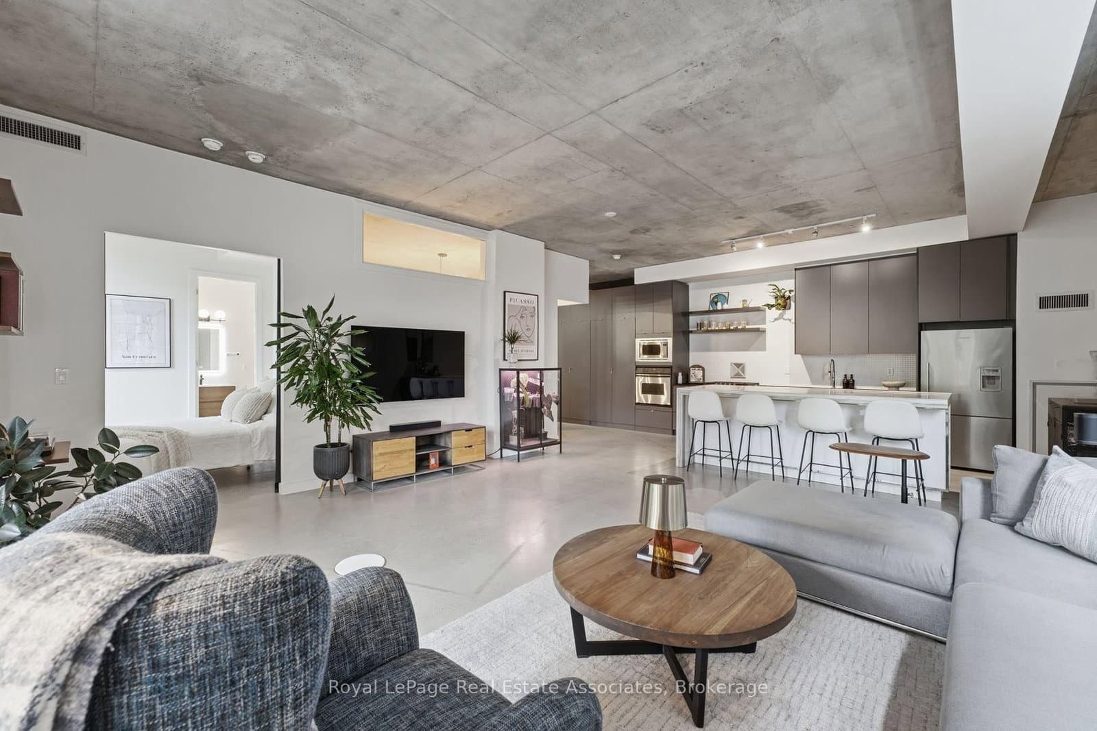 19 Brant Street, Unit 204 thumbnail 15