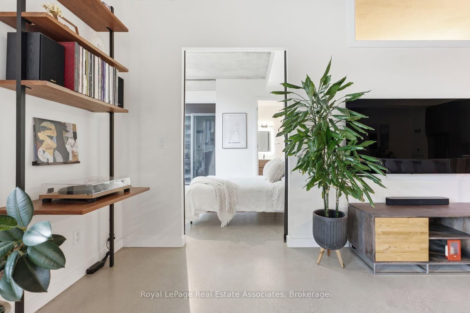 19 Brant Street, Unit 204 thumbnail 18