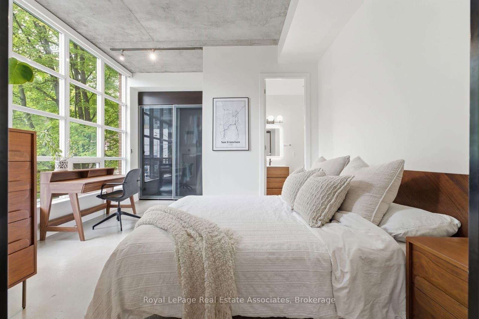 19 Brant Street, Unit 204 thumbnail 19