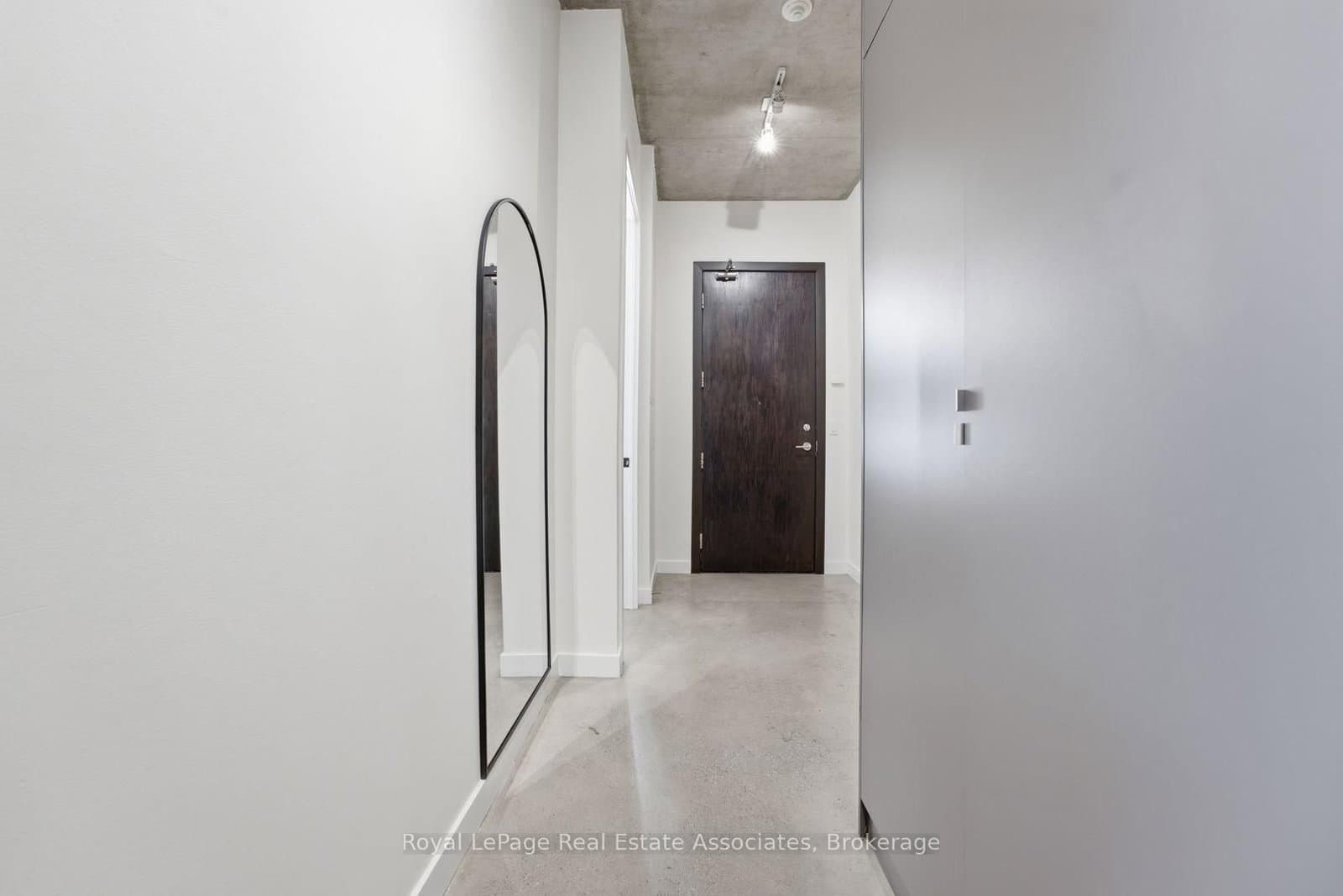 19 Brant Street, Unit 204 thumbnail 2