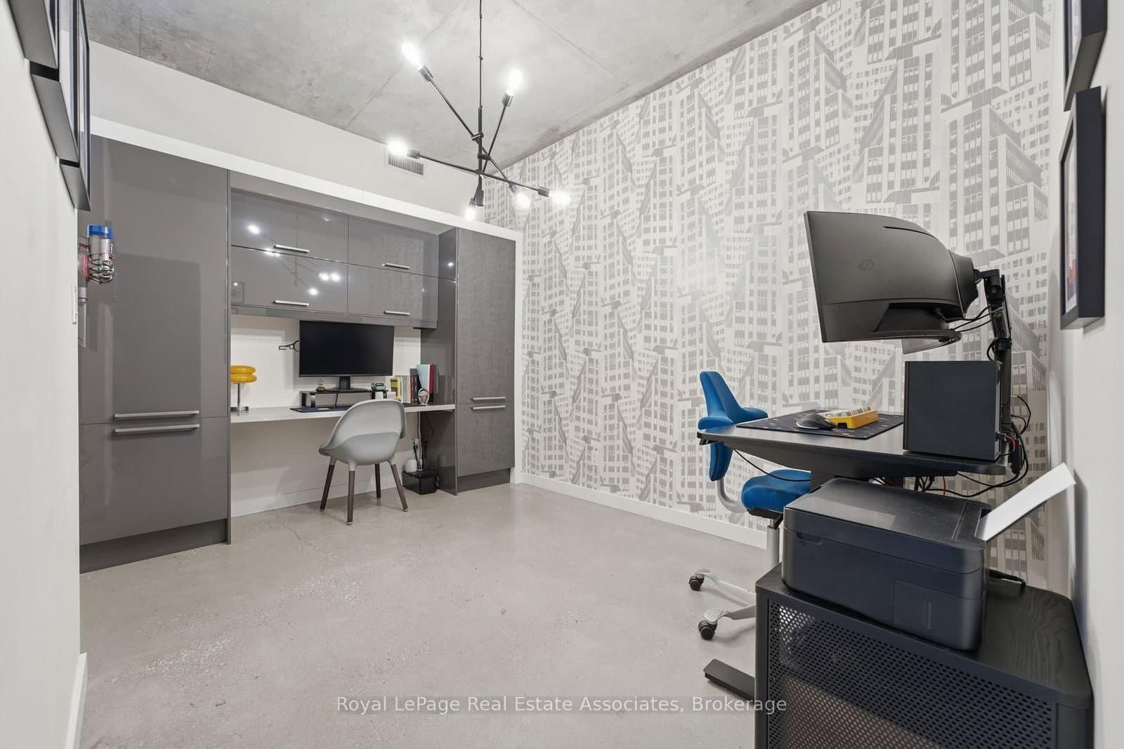 19 Brant Street, Unit 204 thumbnail 20