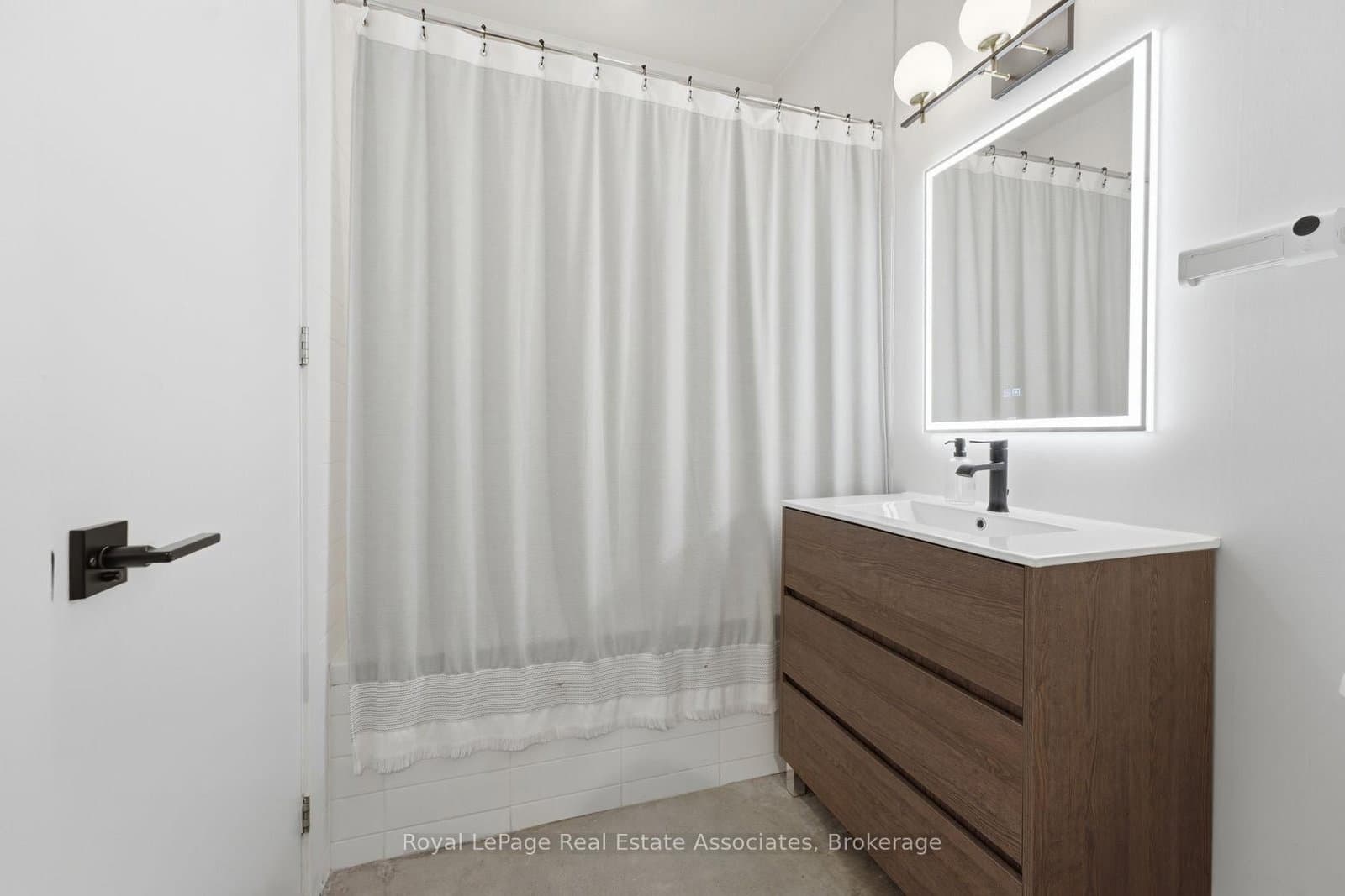 19 Brant Street, Unit 204 thumbnail 22