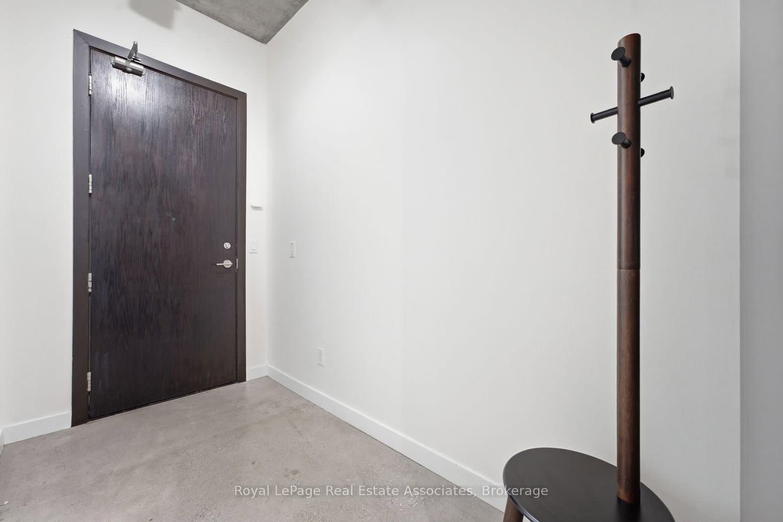 19 Brant Street, Unit 204 thumbnail 3