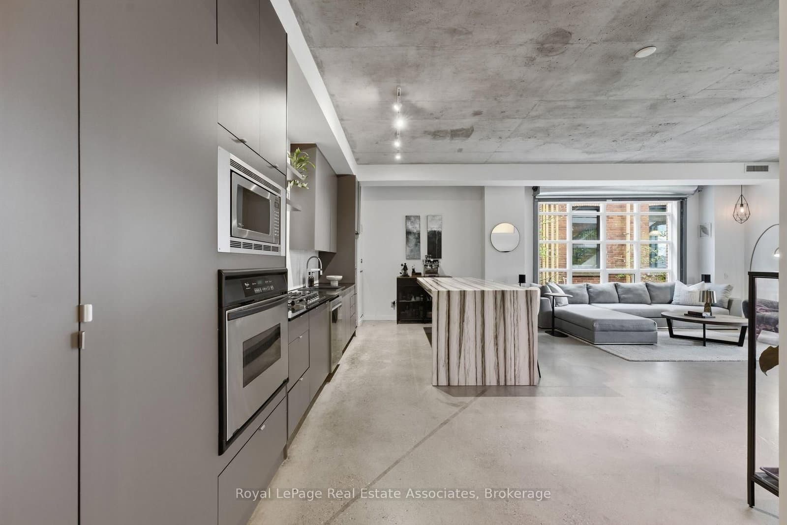 19 Brant Street, Unit 204 thumbnail 5