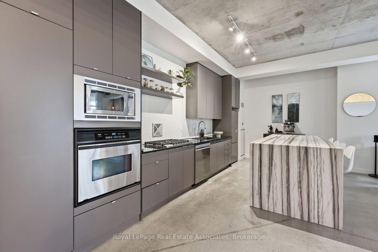19 Brant Street, Unit 204 thumbnail 6