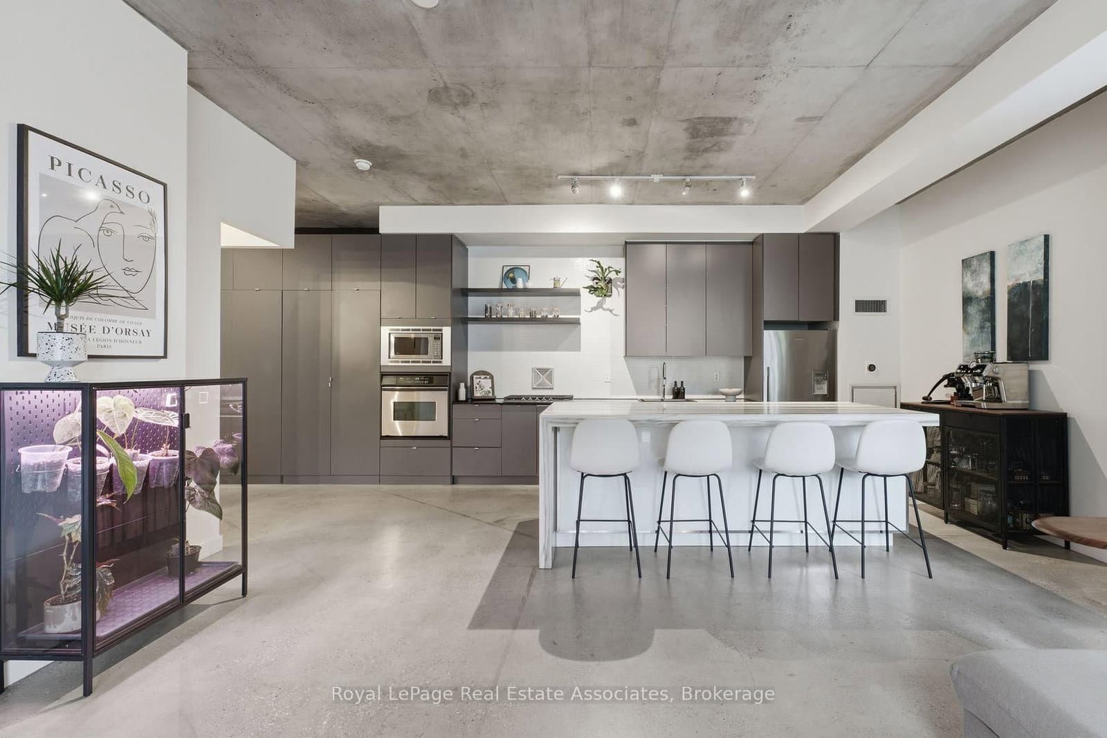 19 Brant Street, Unit 204 thumbnail 8