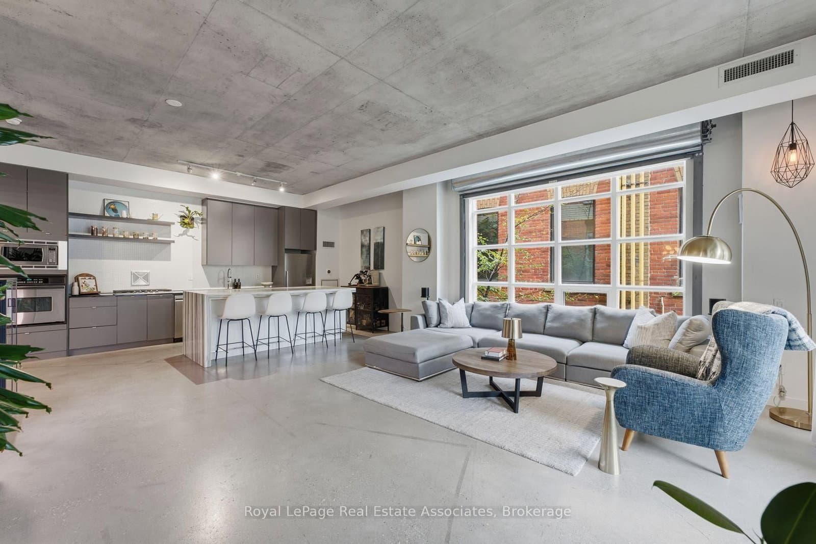 19 Brant Street, Unit 204 thumbnail 9