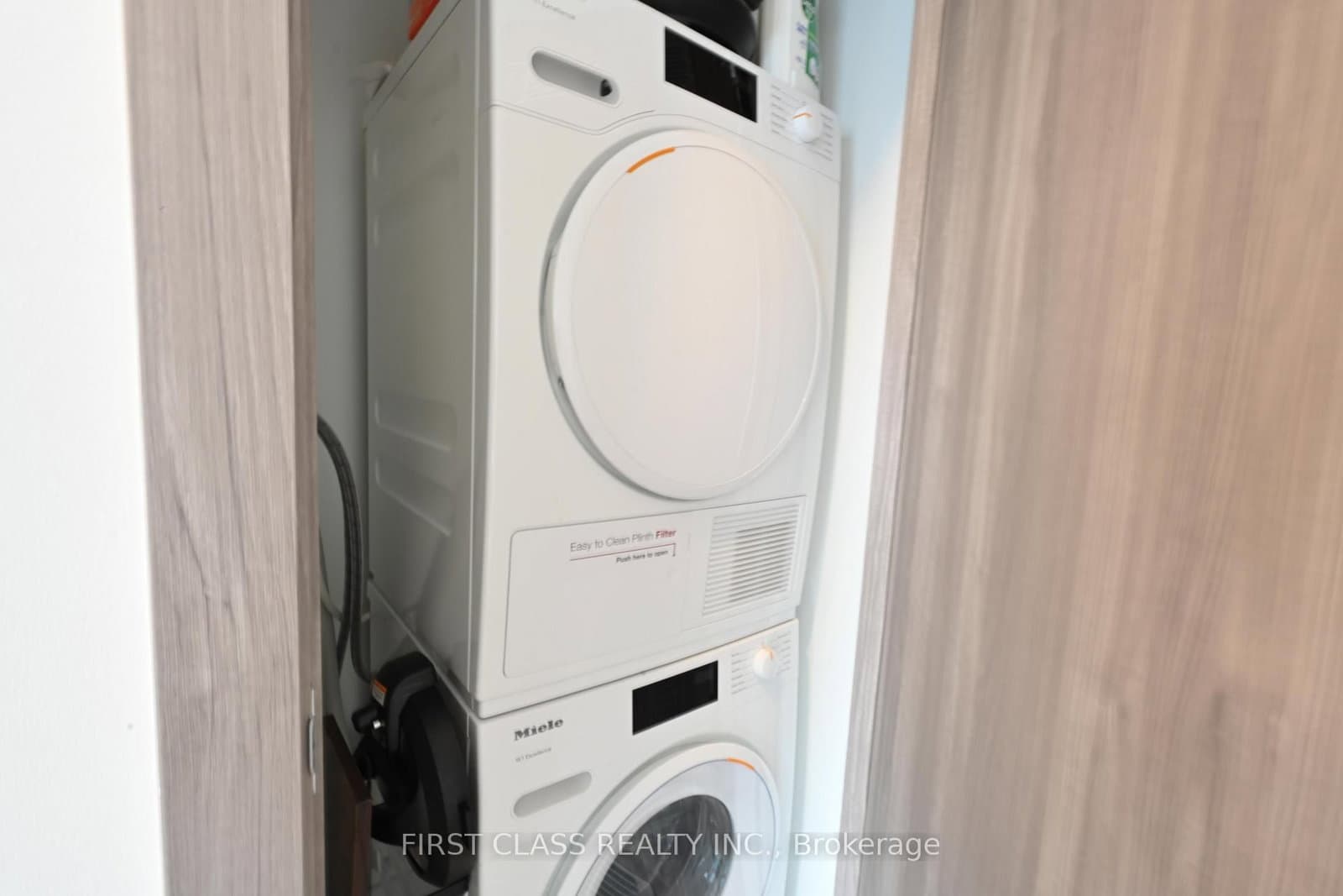 38 Widmer Street, Unit 3907 thumbnail 6