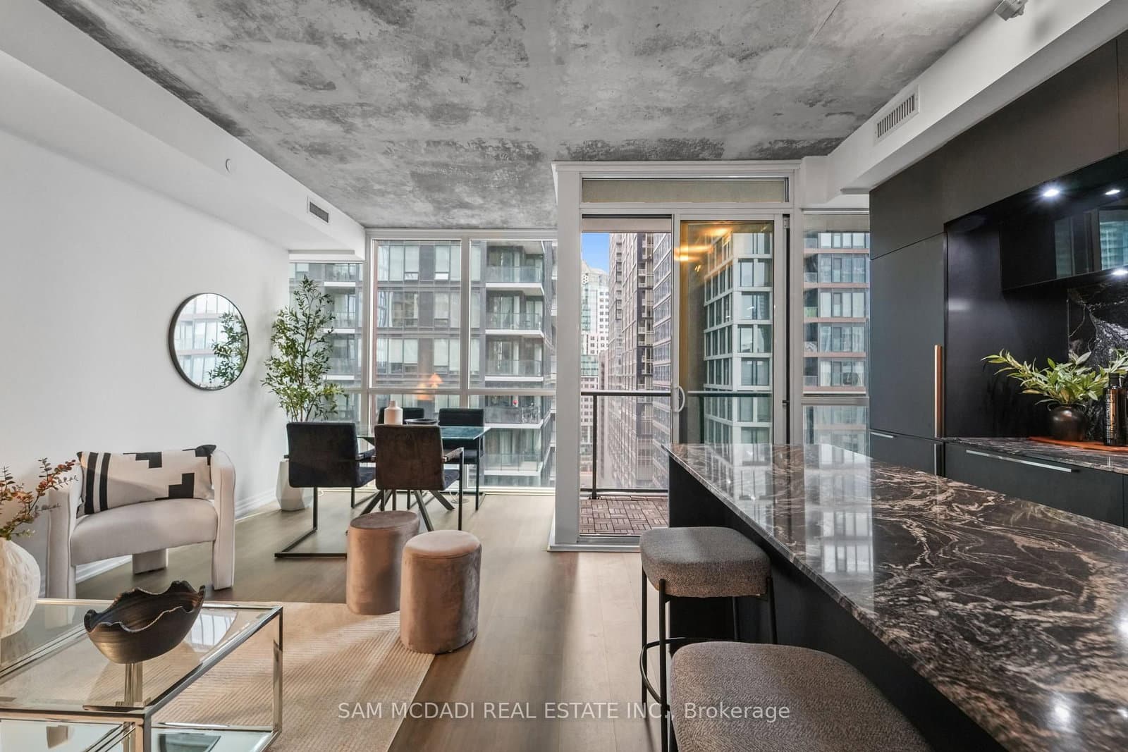 88 Blue Jays Way, Unit 1603 thumbnail 15