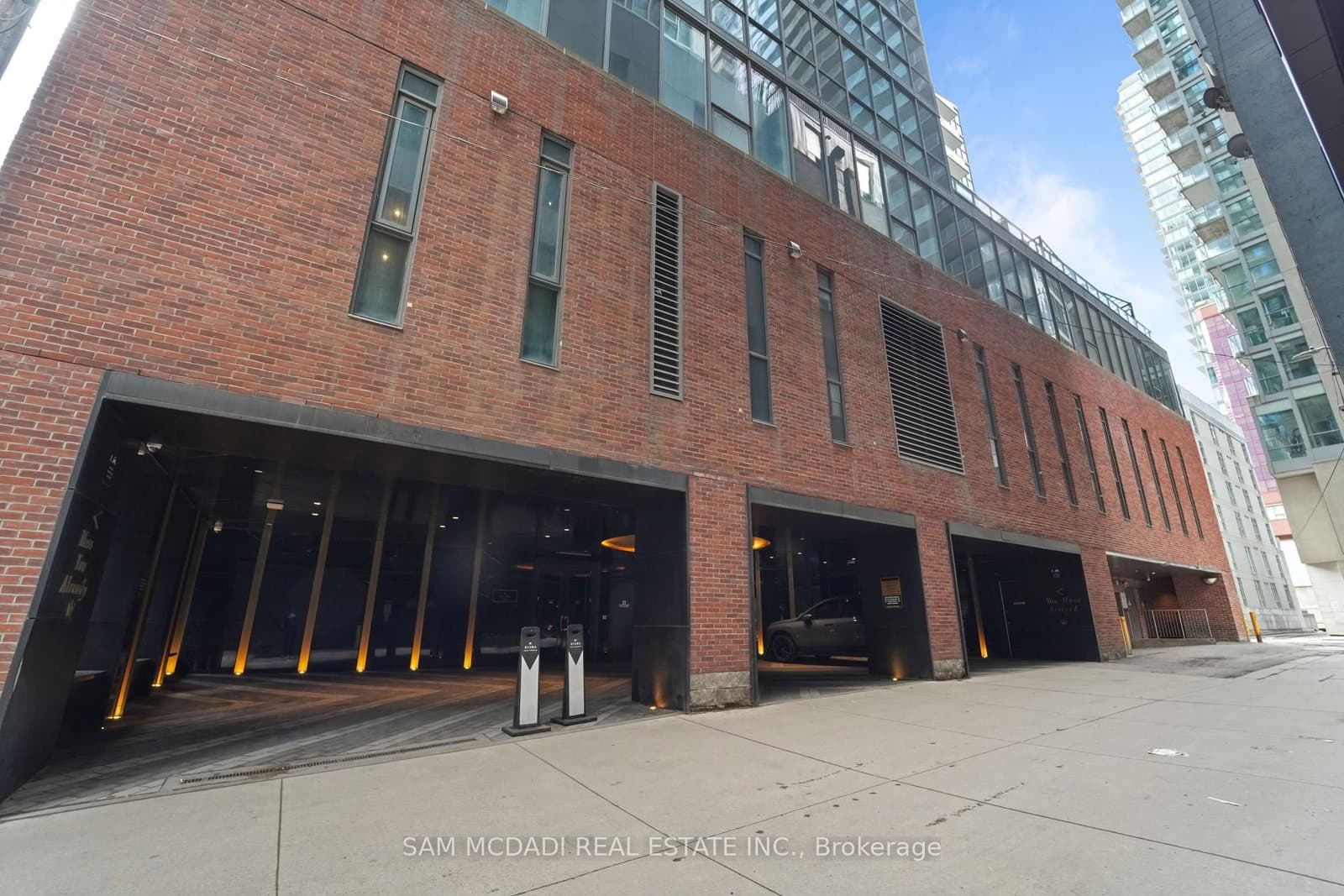 88 Blue Jays Way, Unit 1603 thumbnail 25