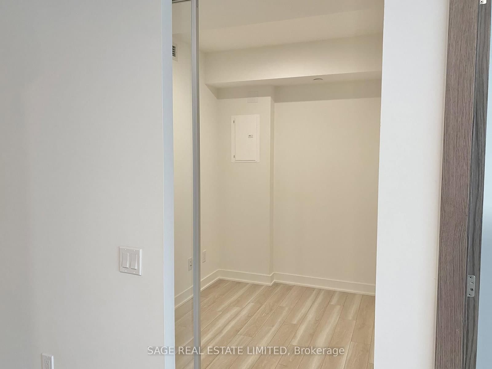 17 Bathurst Street, Unit 801 thumbnail 14