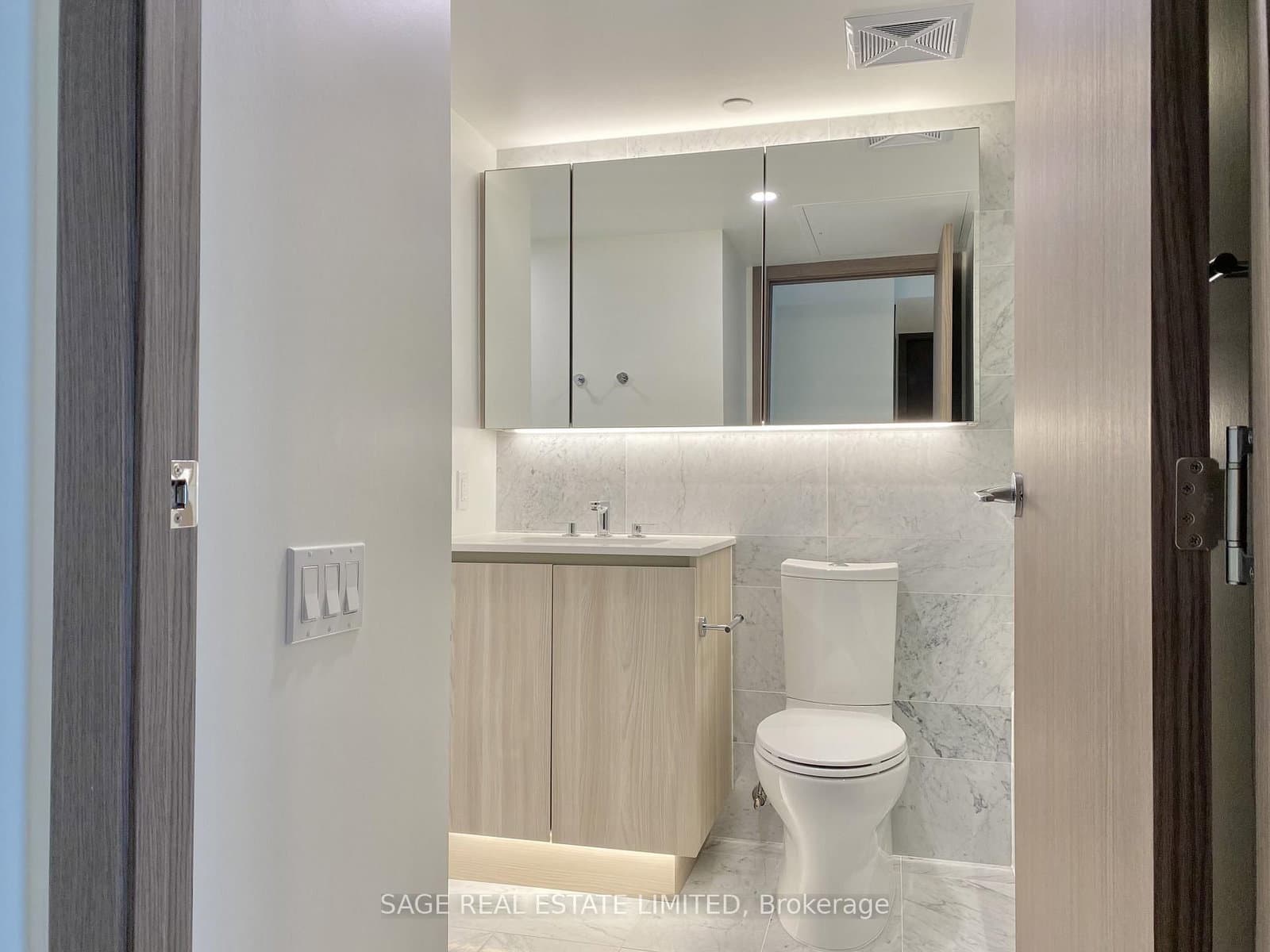 17 Bathurst Street, Unit 801 thumbnail 2