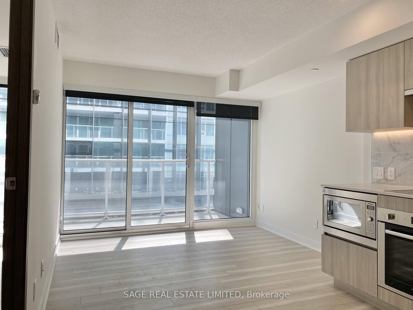 17 Bathurst Street, Unit 801 thumbnail 7