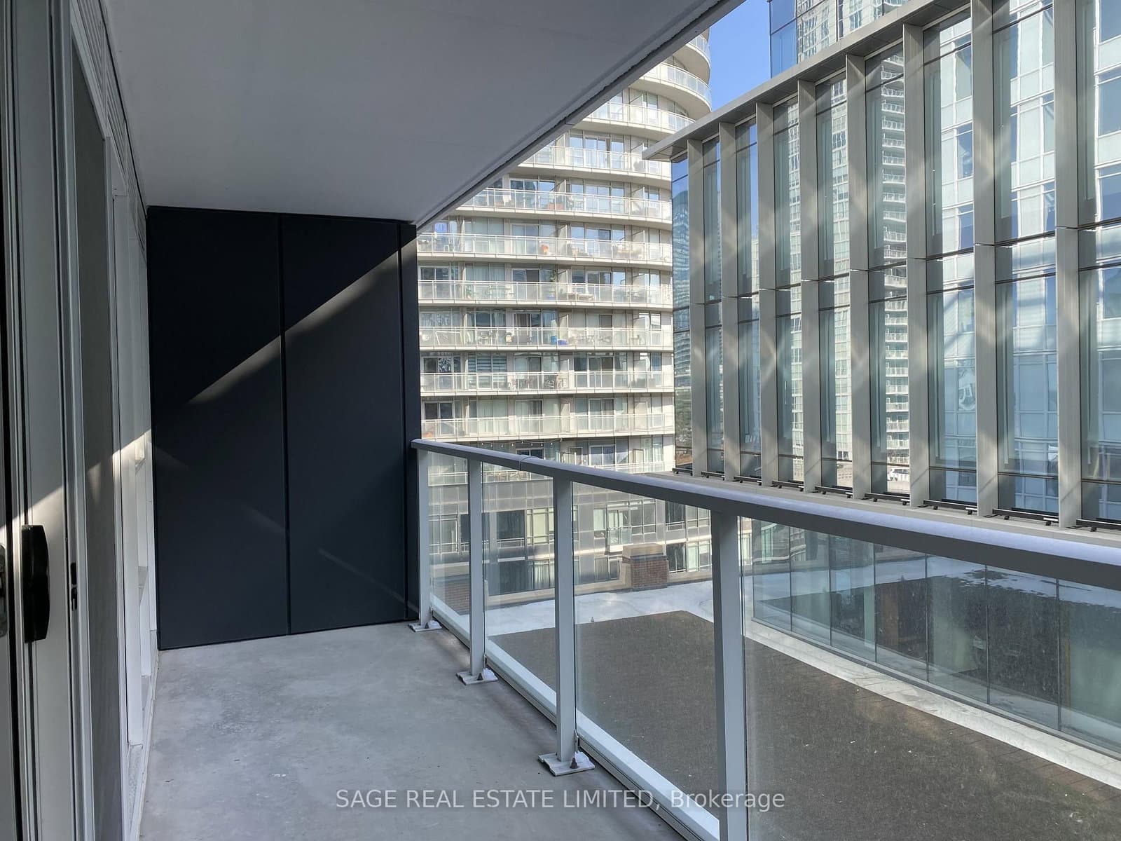 17 Bathurst Street, Unit 801 thumbnail 9