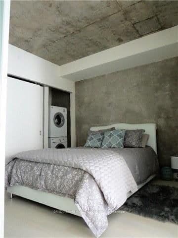 111 Bathurst Street, Unit 1212 thumbnail 3