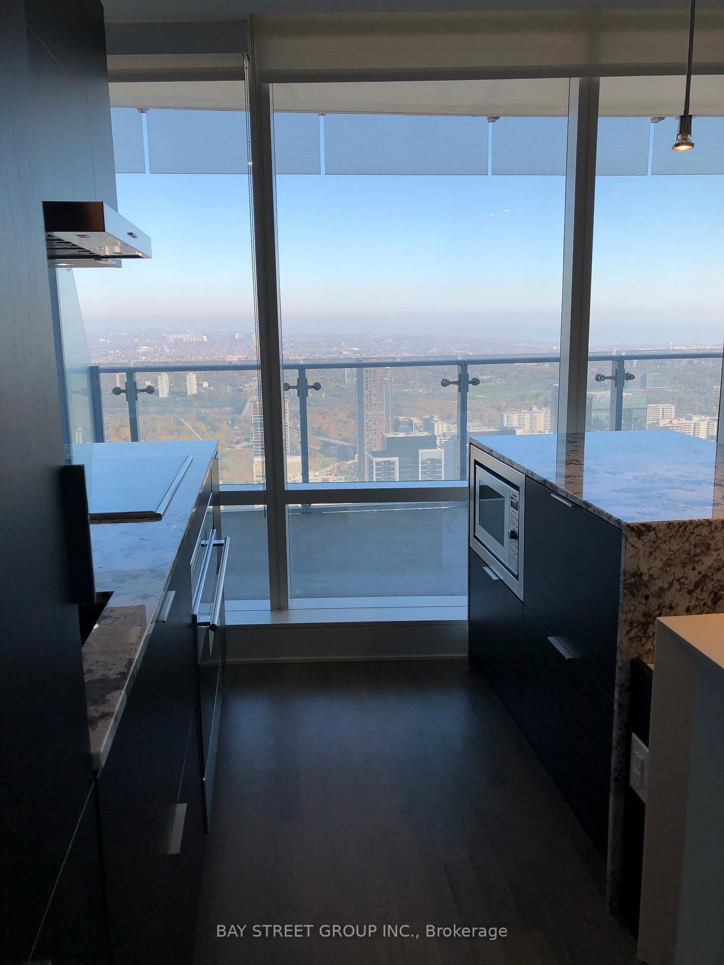 1 Bloor Street E, Unit 6302 thumbnail 10