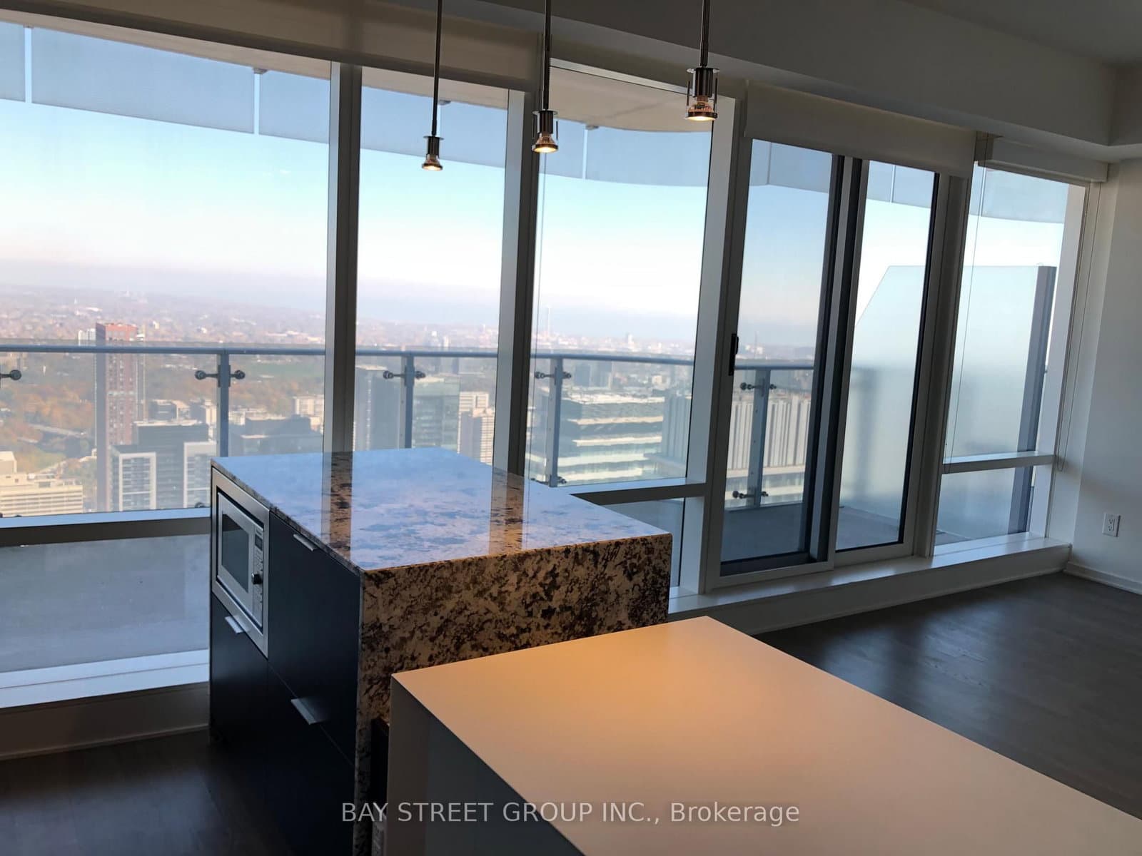 1 Bloor Street E, Unit 6302 thumbnail 11