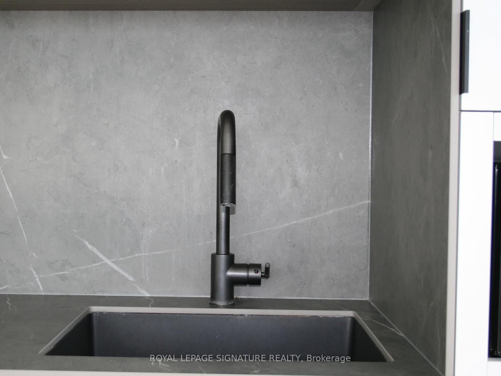55 Charles Street E, Unit 4002 thumbnail 14