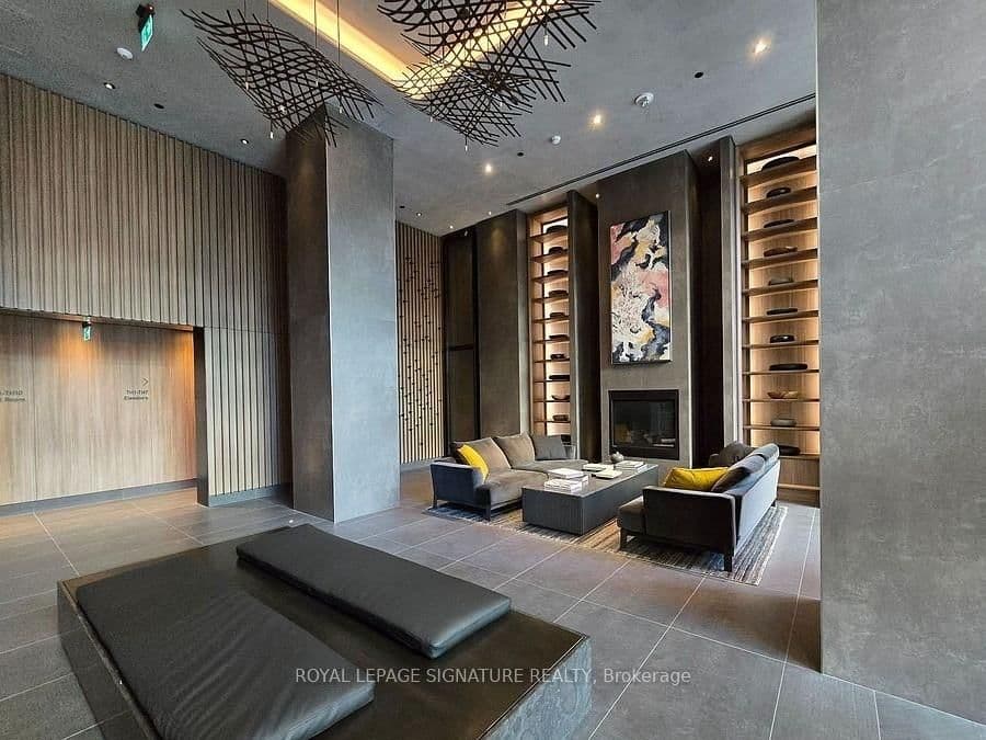55 Charles Street E, Unit 4002 thumbnail 2