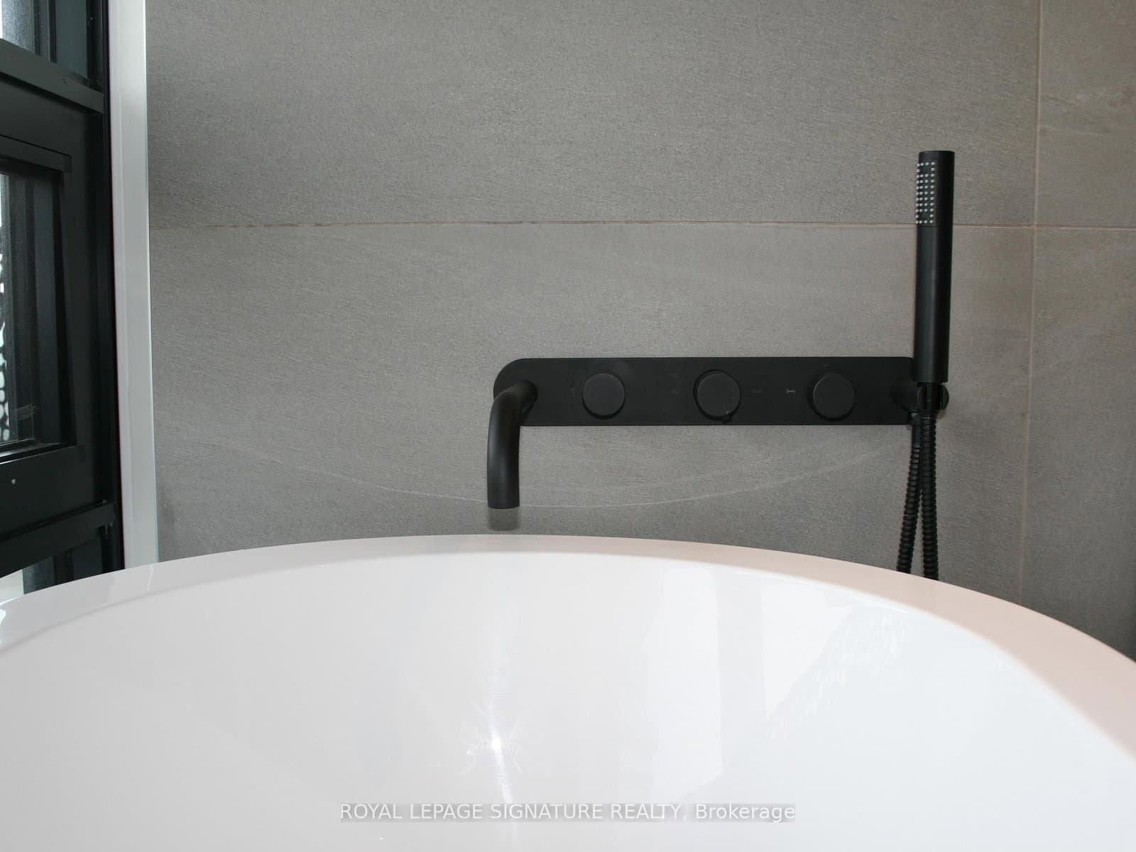 55 Charles Street E, Unit 4002 thumbnail 25