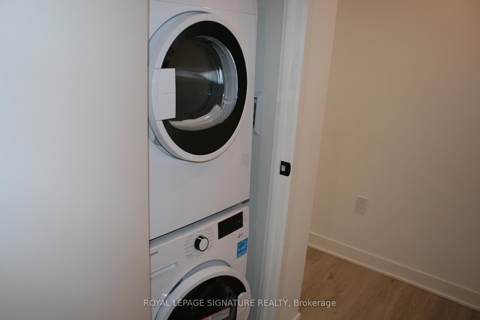 55 Charles Street E, Unit 4002 thumbnail 31