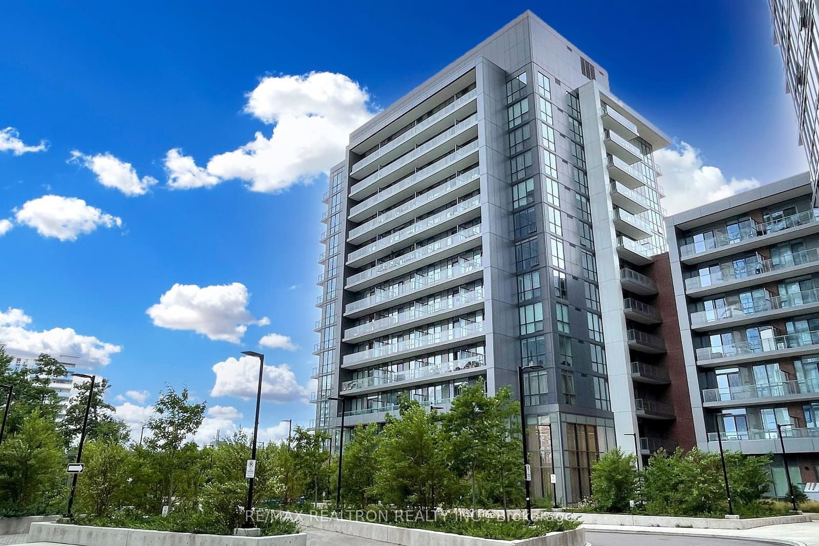 36 Forest Manor Road, Unit 1102 thumbnail 2