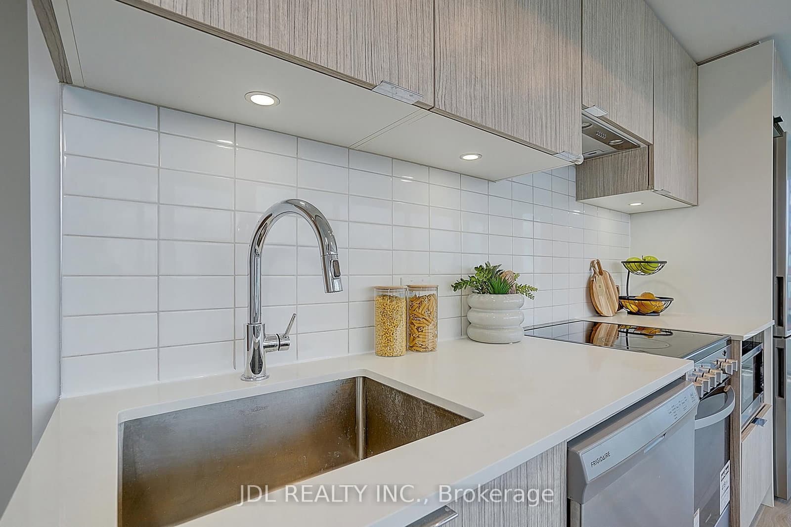 395 Bloor Street E, Unit 3902 thumbnail 12
