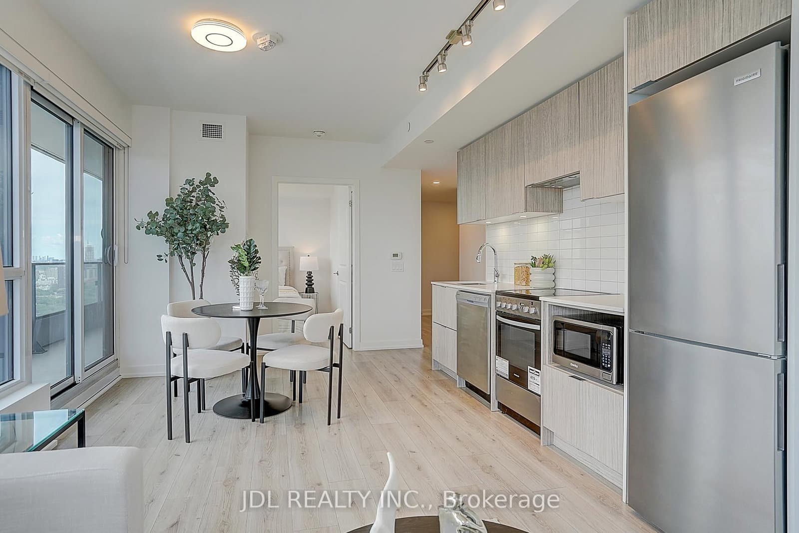395 Bloor Street E, Unit 3902 thumbnail 28