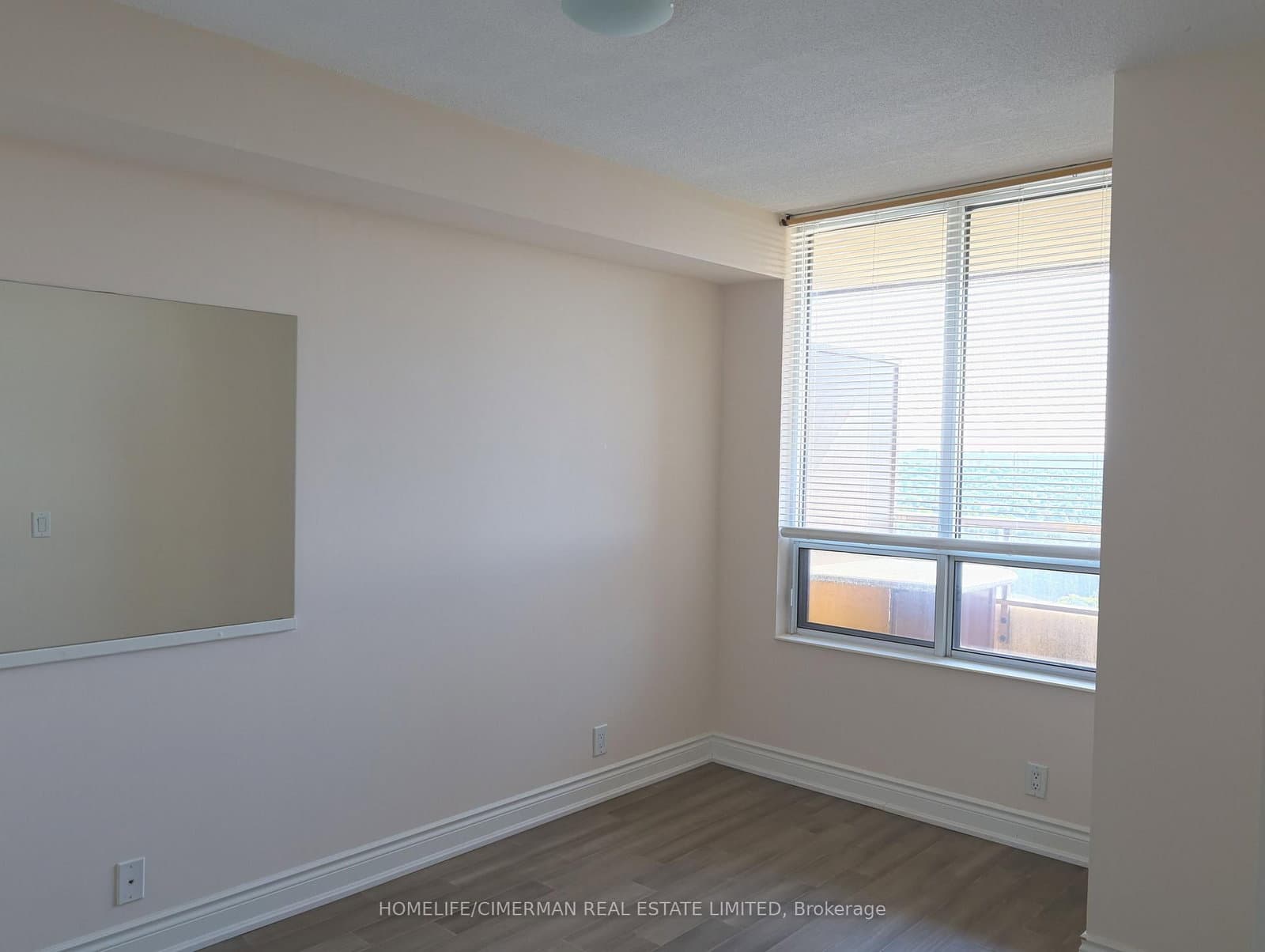 80 Harrison Garden Boulevard, Unit 1819 thumbnail 7