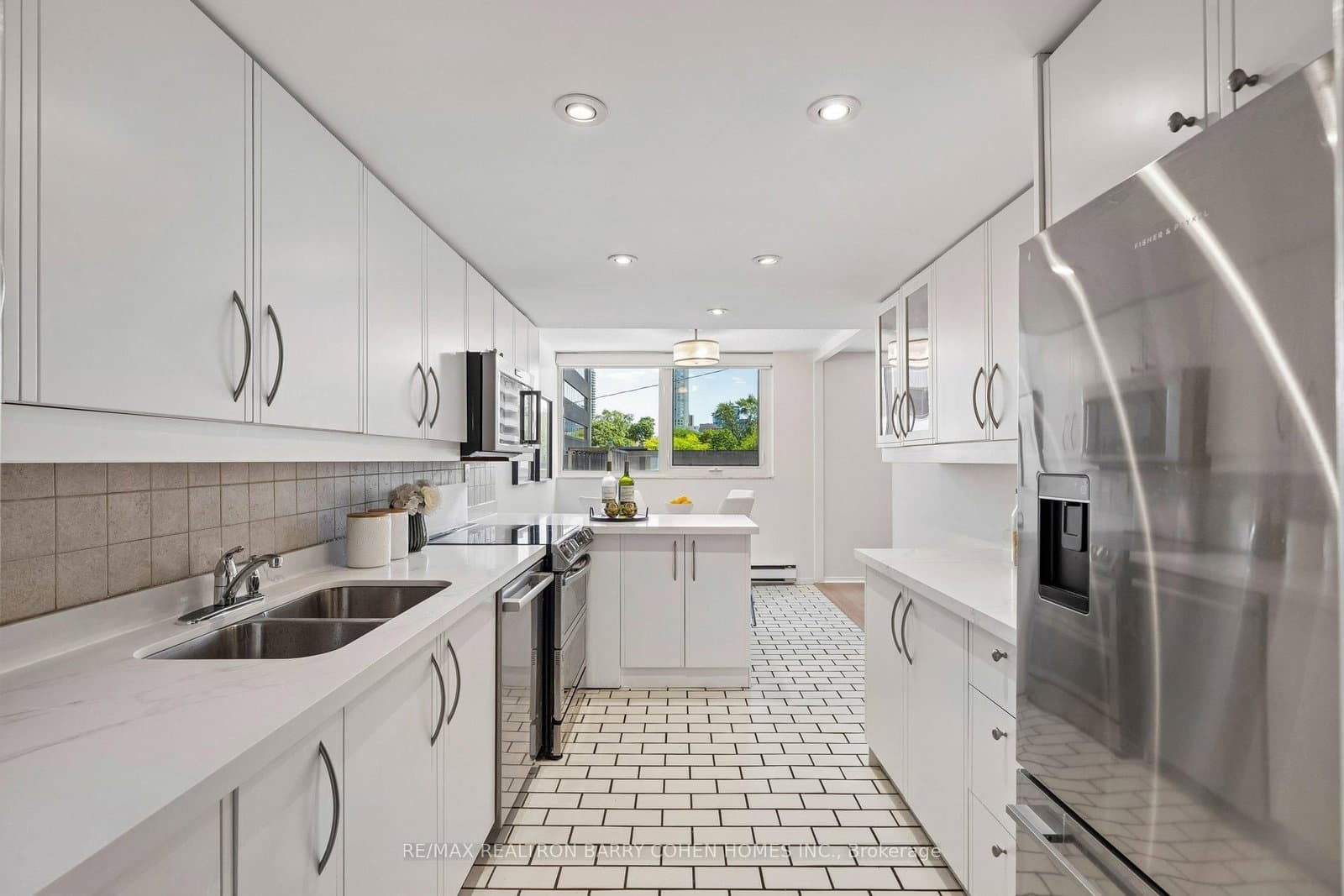 360 Bloor Street E, Unit 301 thumbnail 18