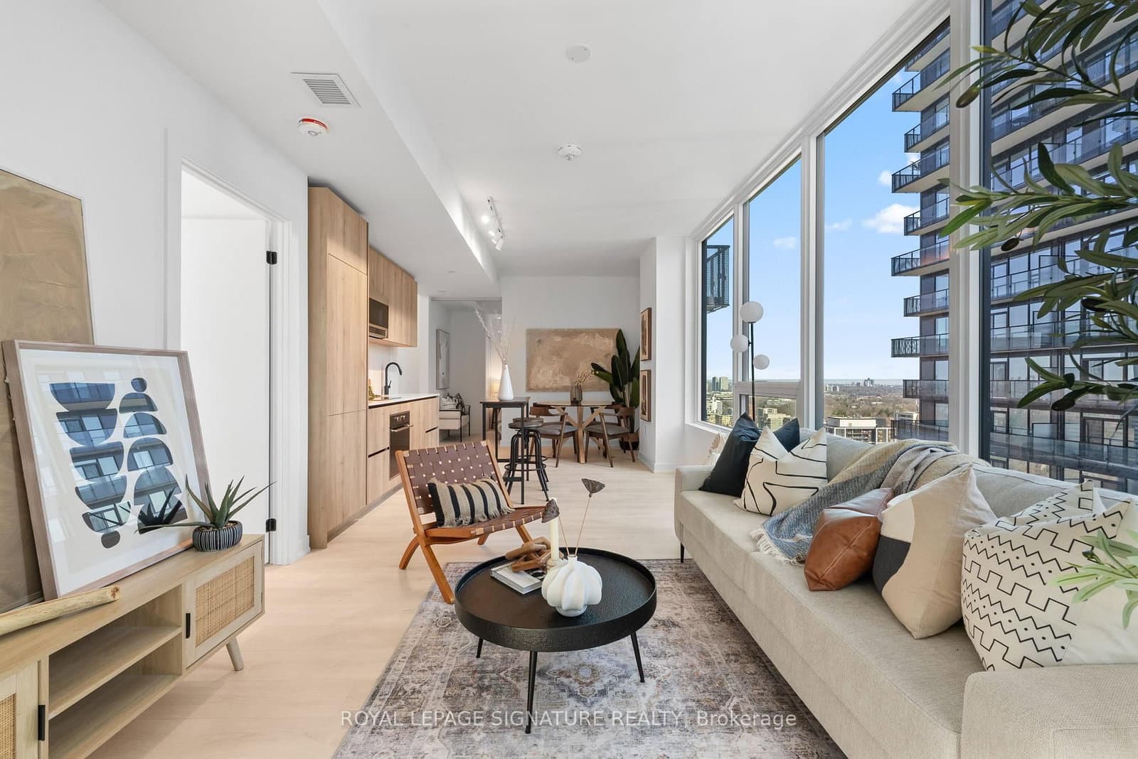 117 Broadway Avenue, Unit 2502 thumbnail 4