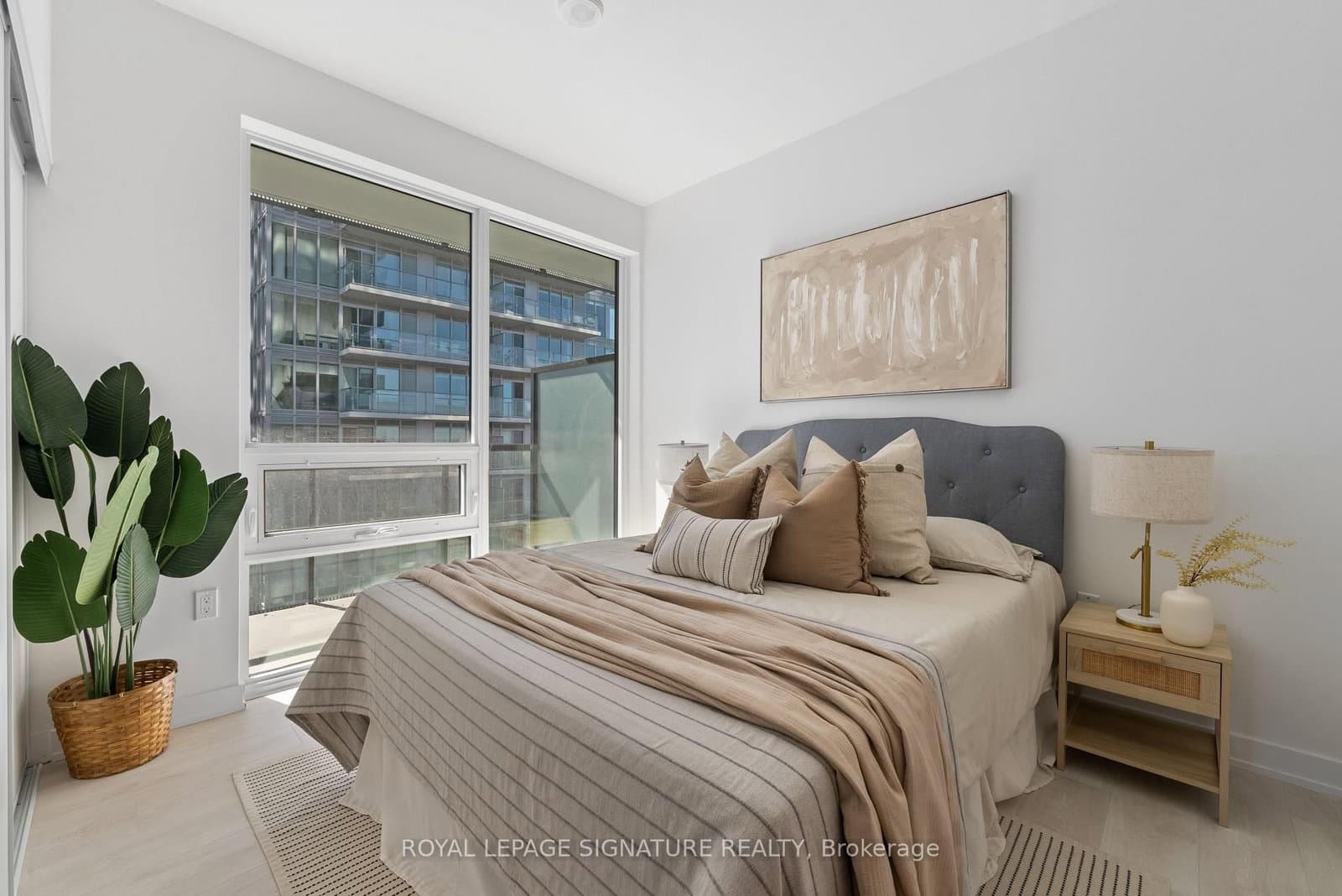 117 Broadway Avenue, Unit 2502 thumbnail 6