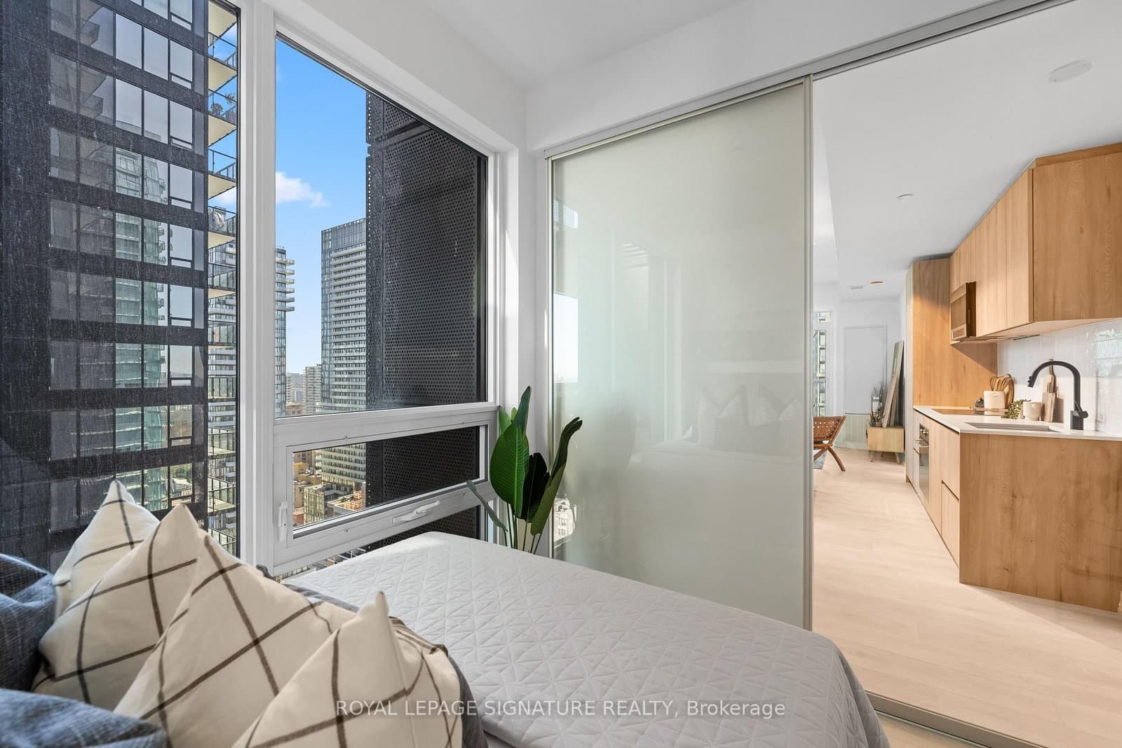 117 Broadway Avenue, Unit 2502 thumbnail 8