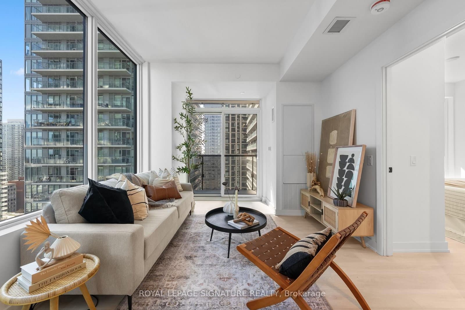 117 Broadway Avenue, Unit 3102 thumbnail 12