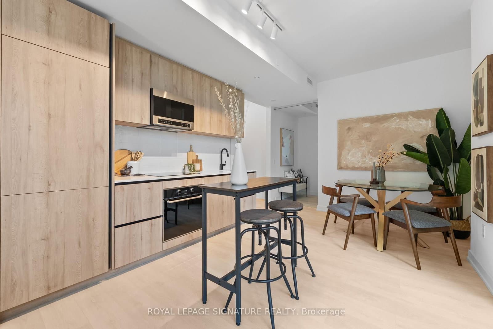 117 Broadway Avenue, Unit 3102 thumbnail 2