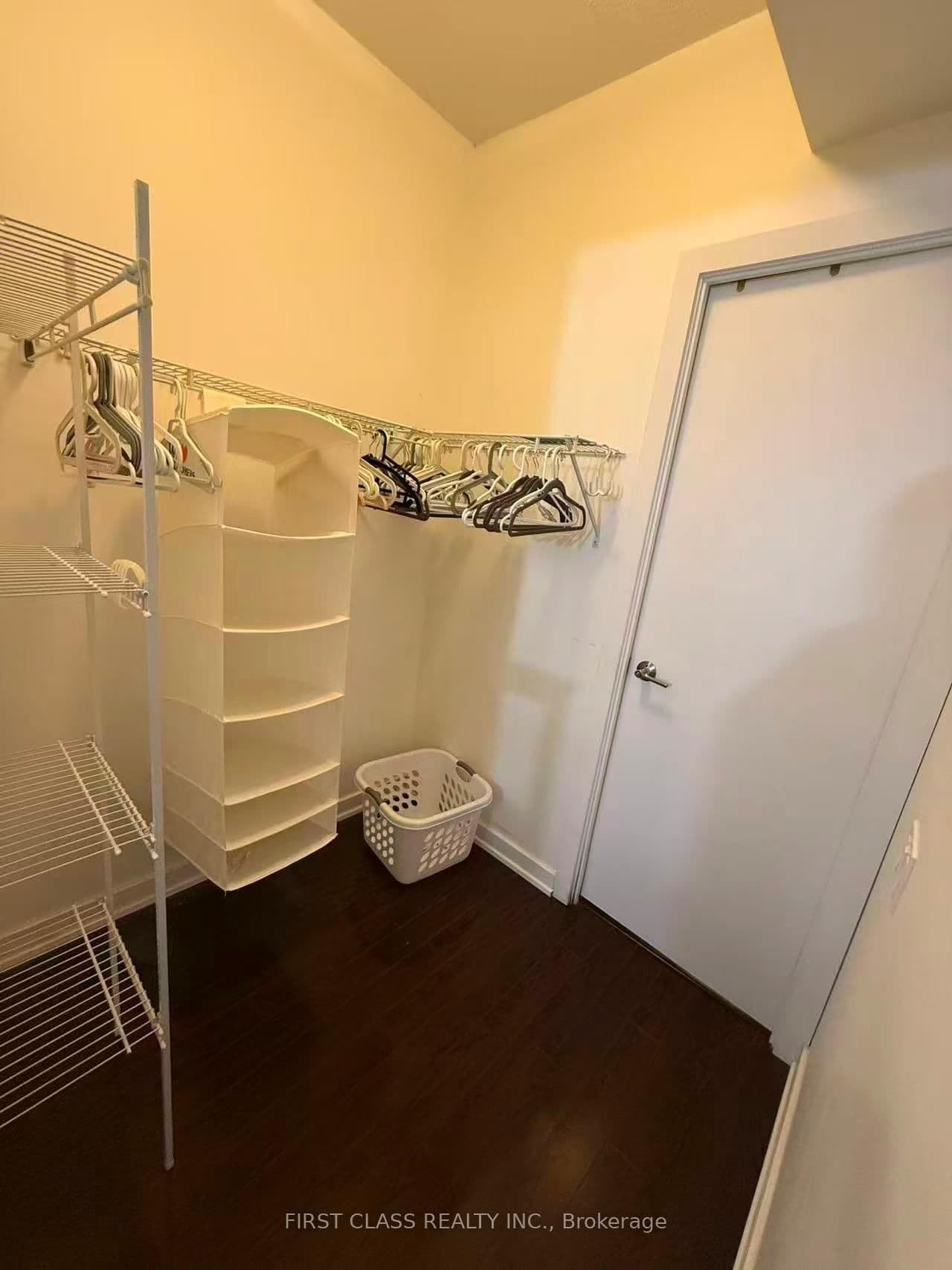 33 Charles Street E, Unit 1409 thumbnail 10