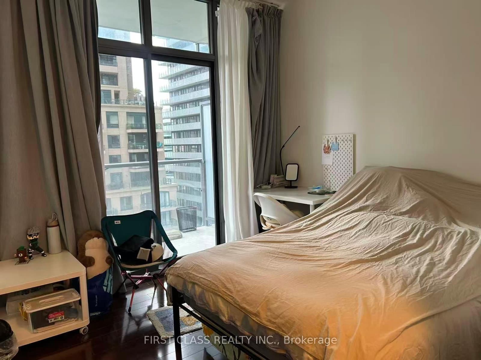 33 Charles Street E, Unit 1409 thumbnail 12
