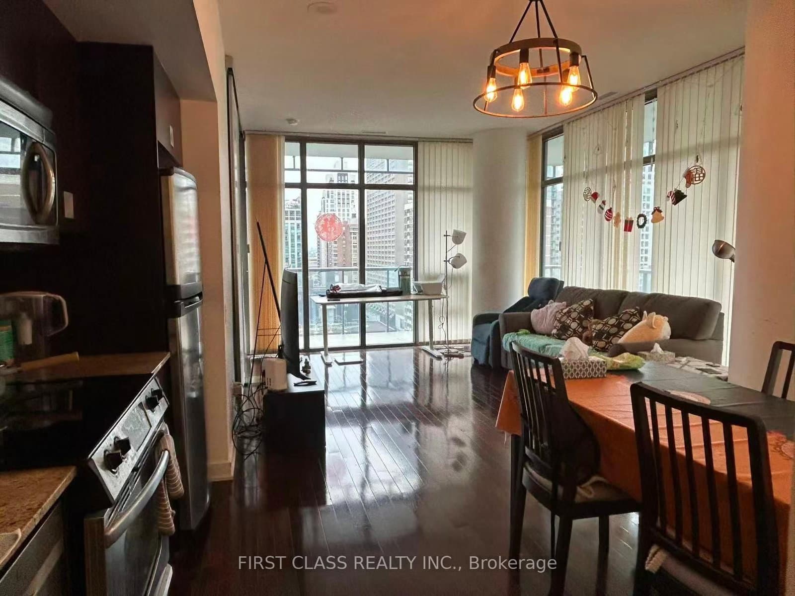 33 Charles Street E, Unit 1409 thumbnail 5