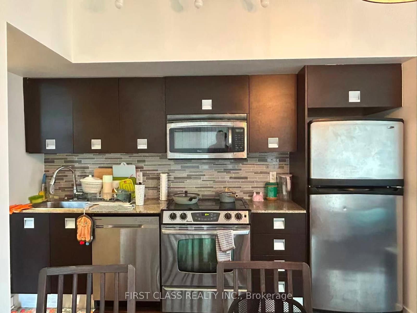 33 Charles Street E, Unit 1409 thumbnail 6